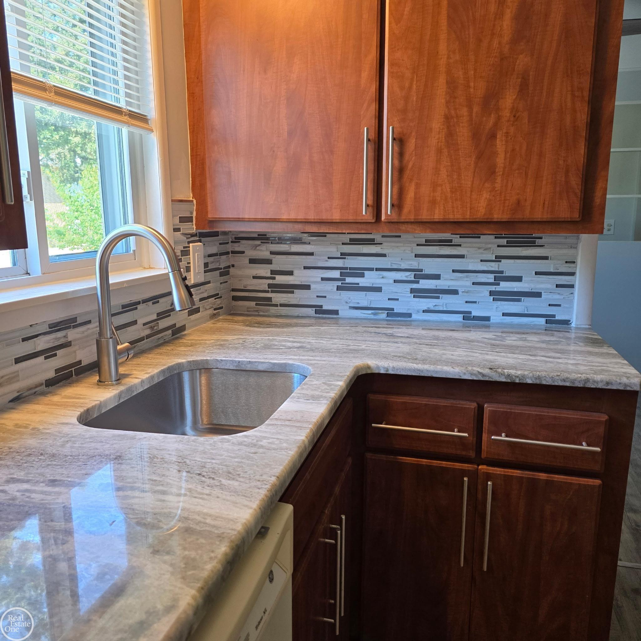 16084 Hauss Avenue, Eastpointe, MI 48021 — Photo 9