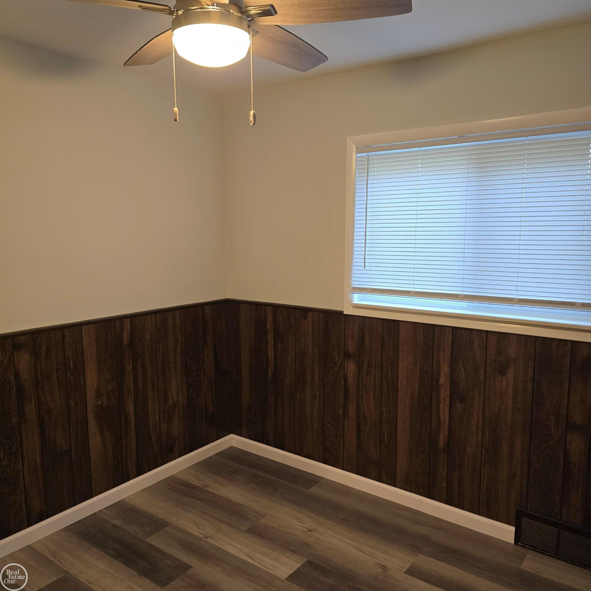 16084 Hauss Avenue, Eastpointe, MI 48021 — Photo 13
