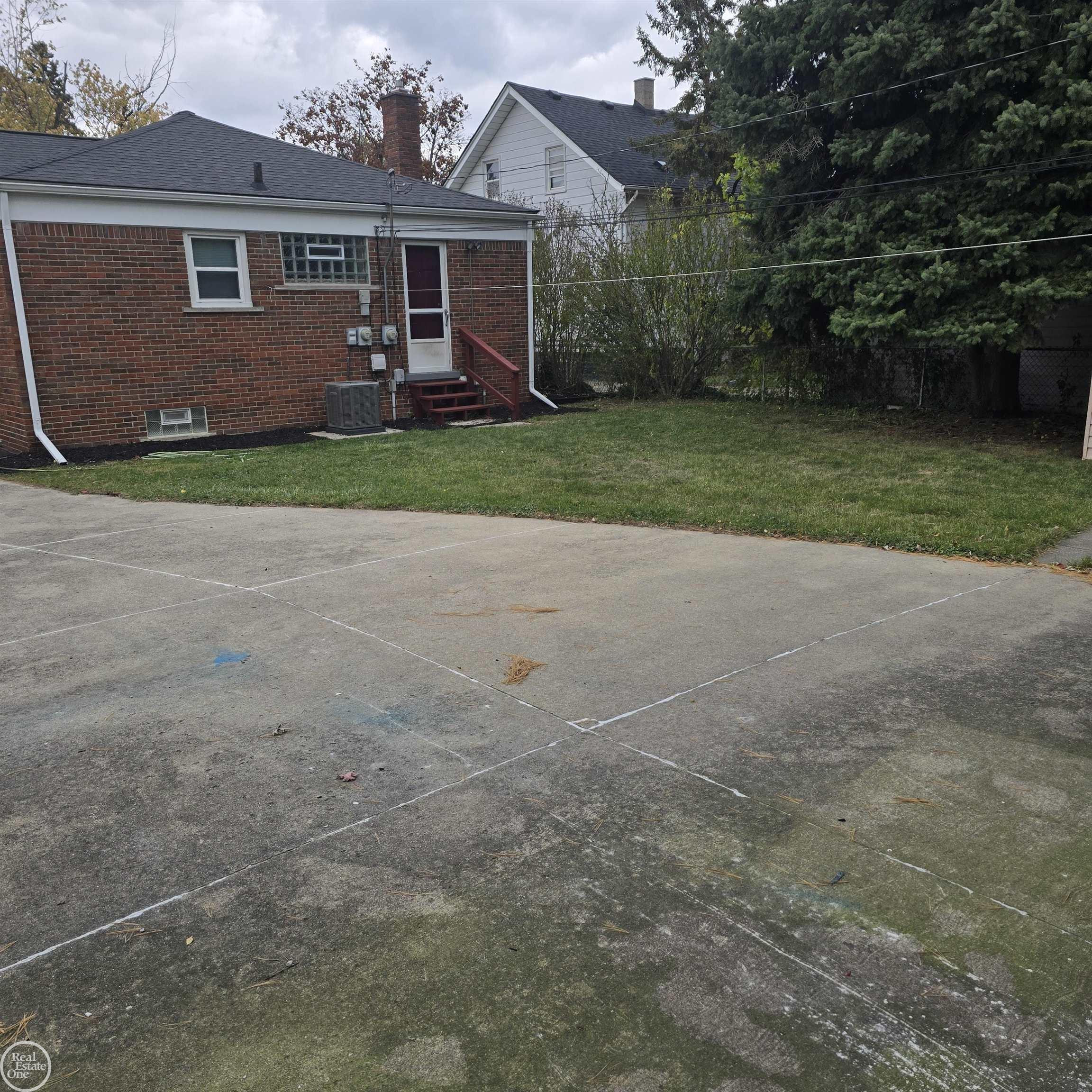16084 Hauss Avenue, Eastpointe, MI 48021 — Photo 17