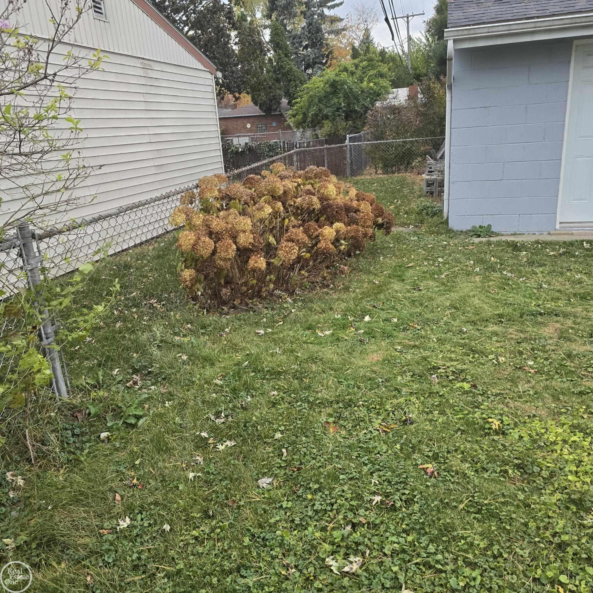 16084 Hauss Avenue, Eastpointe, MI 48021 — Photo 18