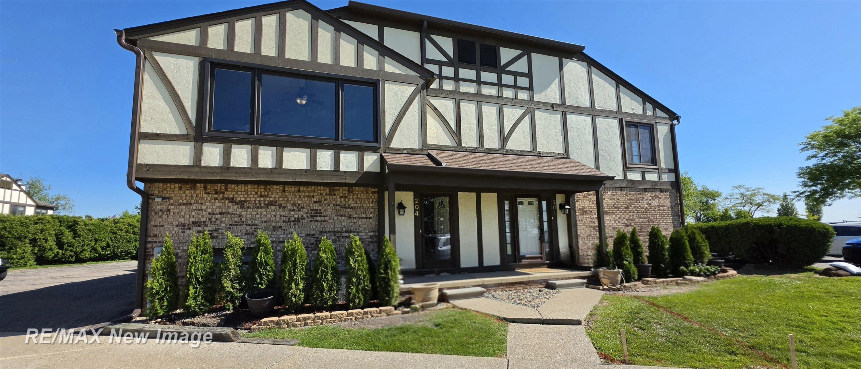 204 Lac Ste Claire Drive, Unit 8, Saint Clair Shores, MI 48082 — Photo 2