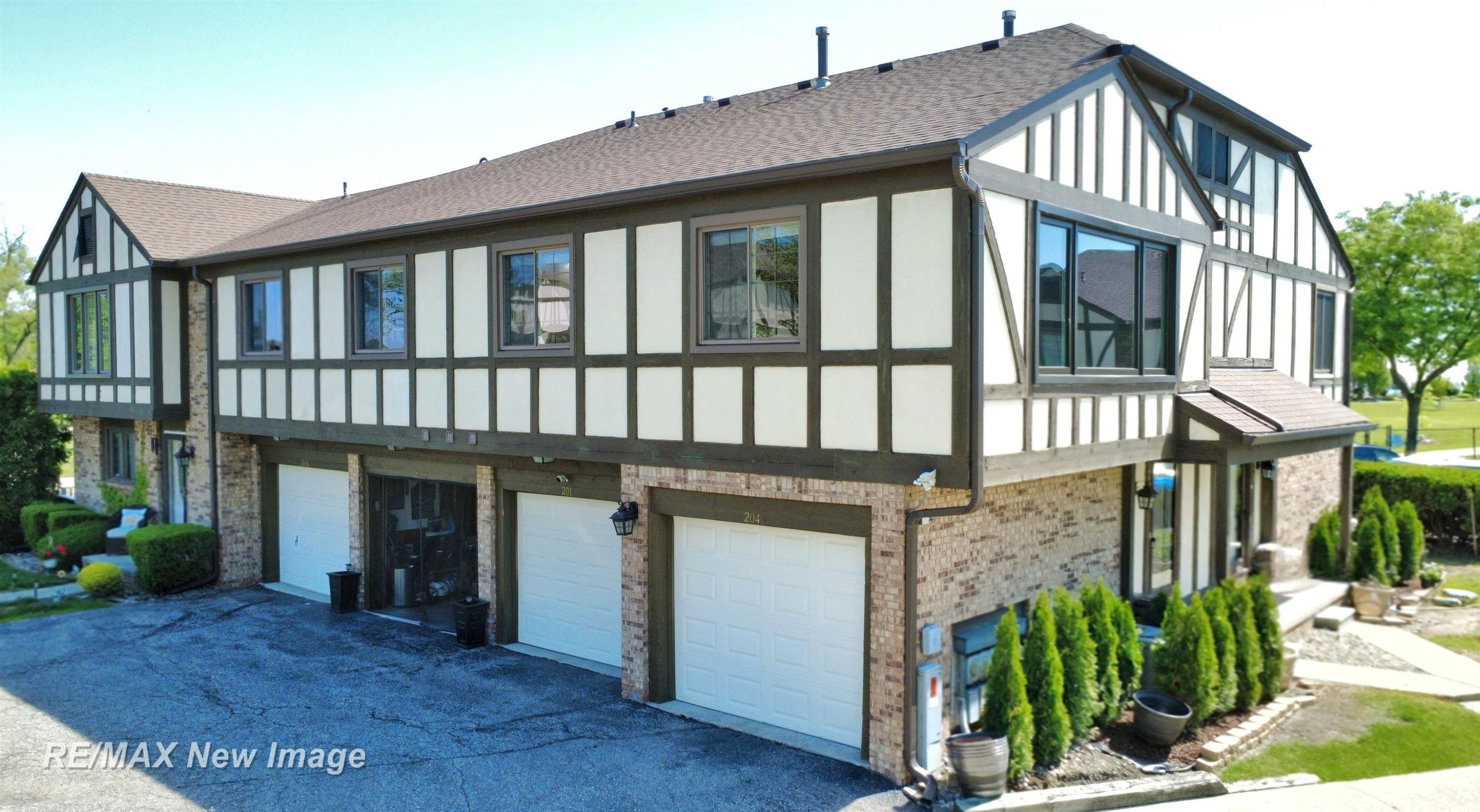 204 Lac Ste Claire Drive, Unit 8, Saint Clair Shores, MI 48082 — Photo 4