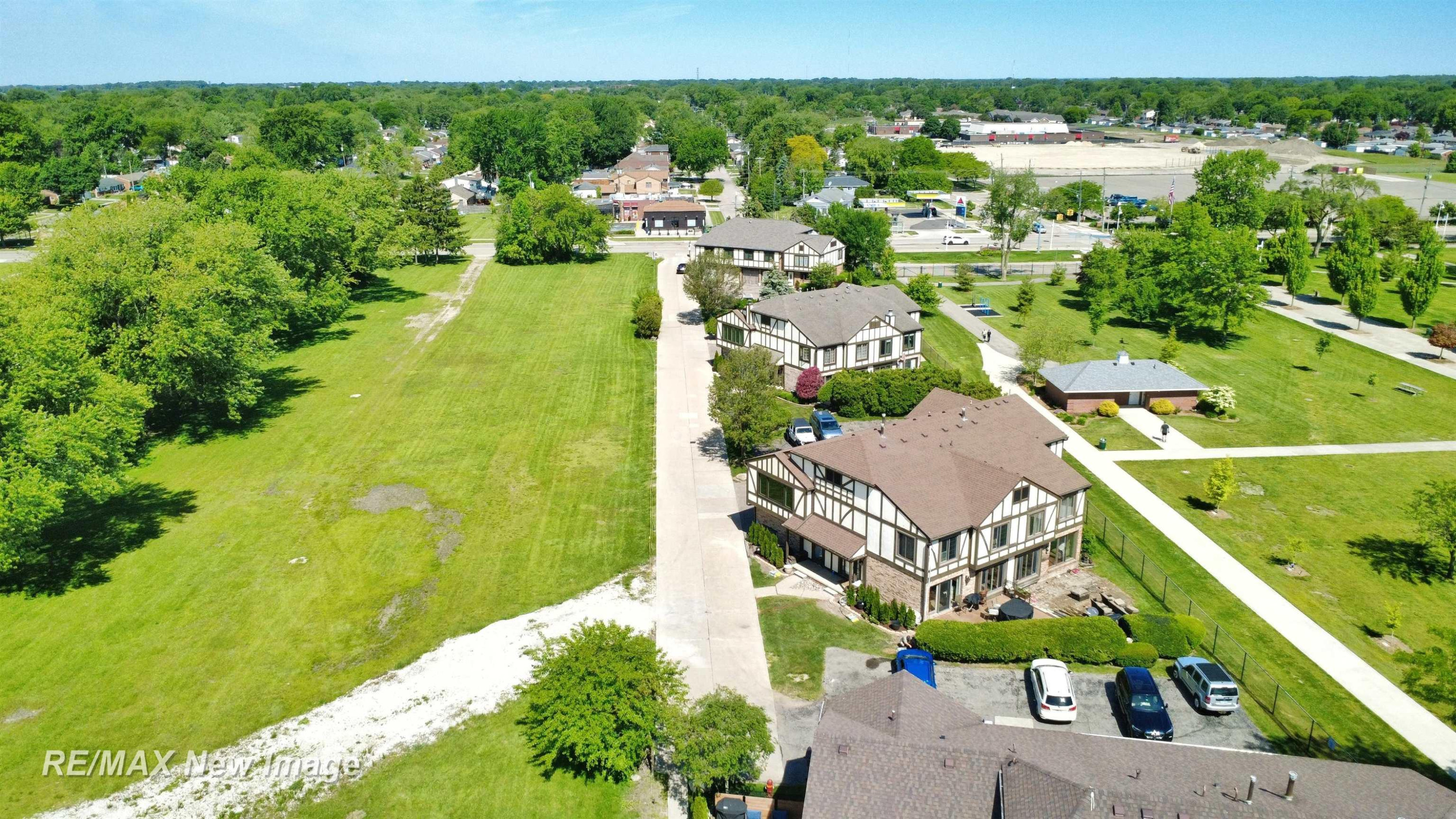 204 Lac Ste Claire Drive, Unit 8, Saint Clair Shores, MI 48082 — Photo 63