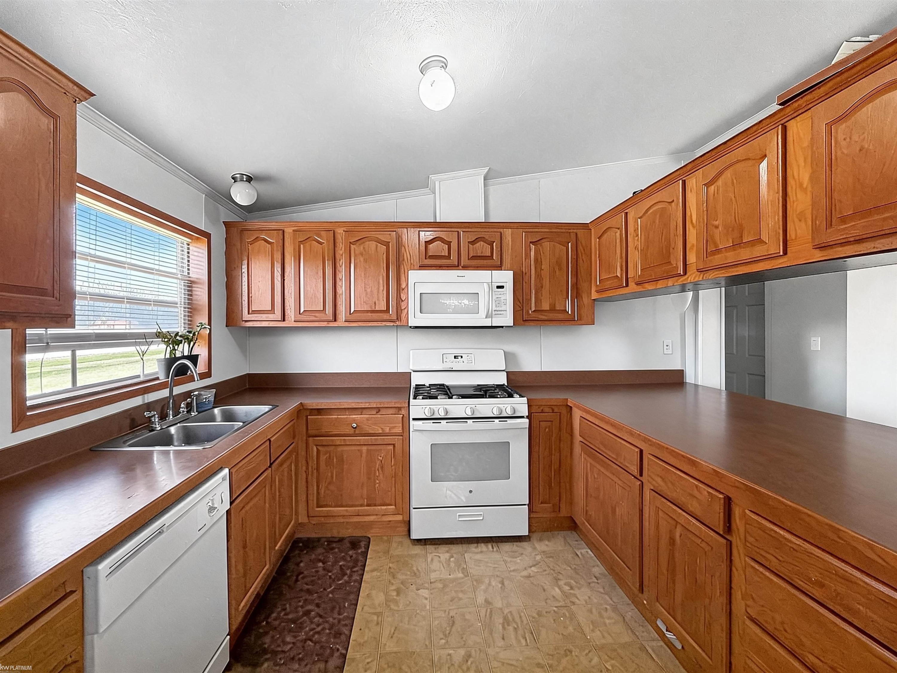 46688 Lemans Court, Macomb, MI 48044 — Photo 6