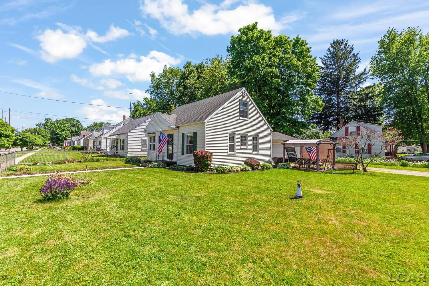 583 Riverside Avenue, Adrian, MI 49221 — Photo 2