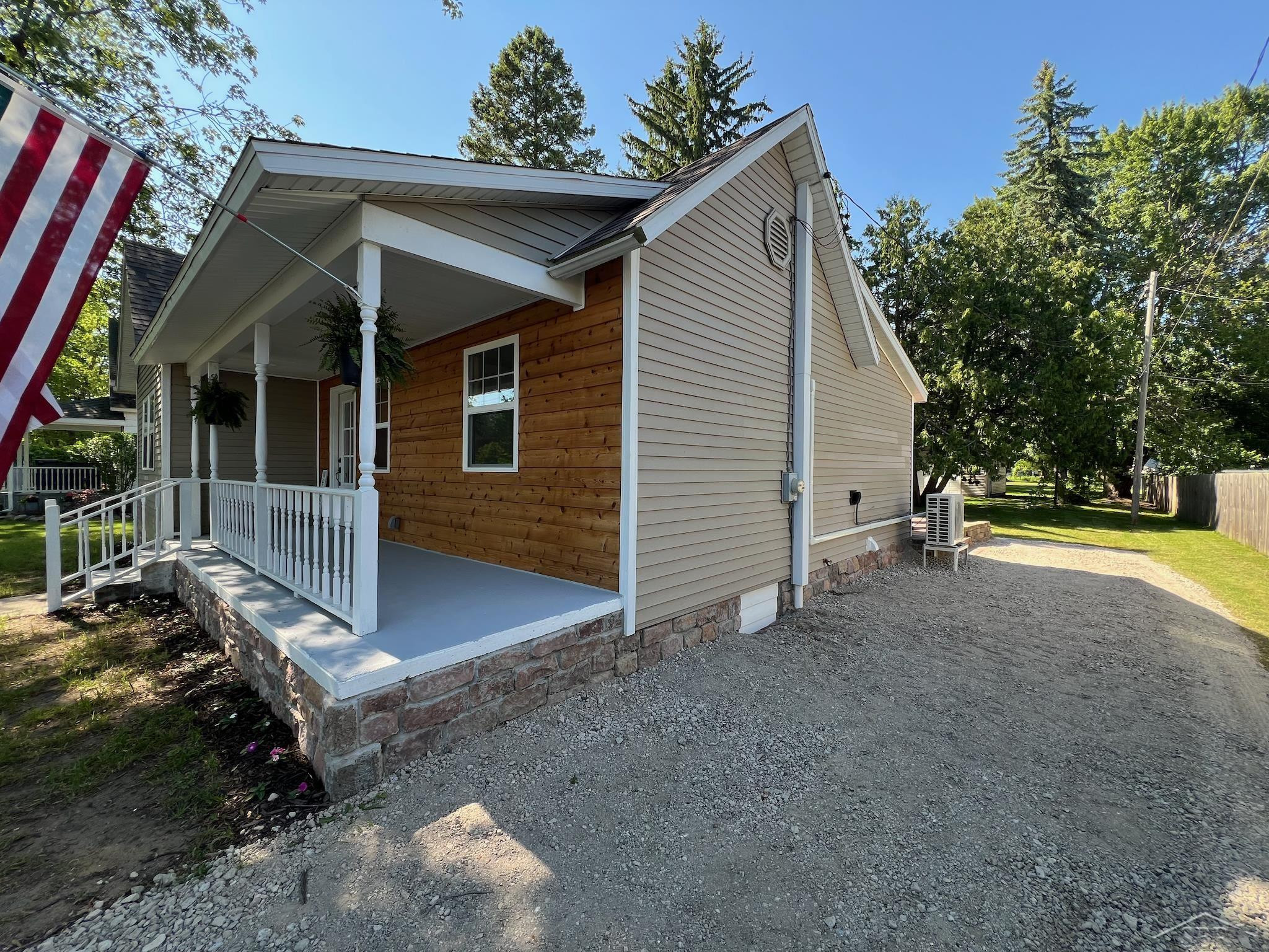 427 Cedar Street, Breckenridge, MI 48615 — Photo 5