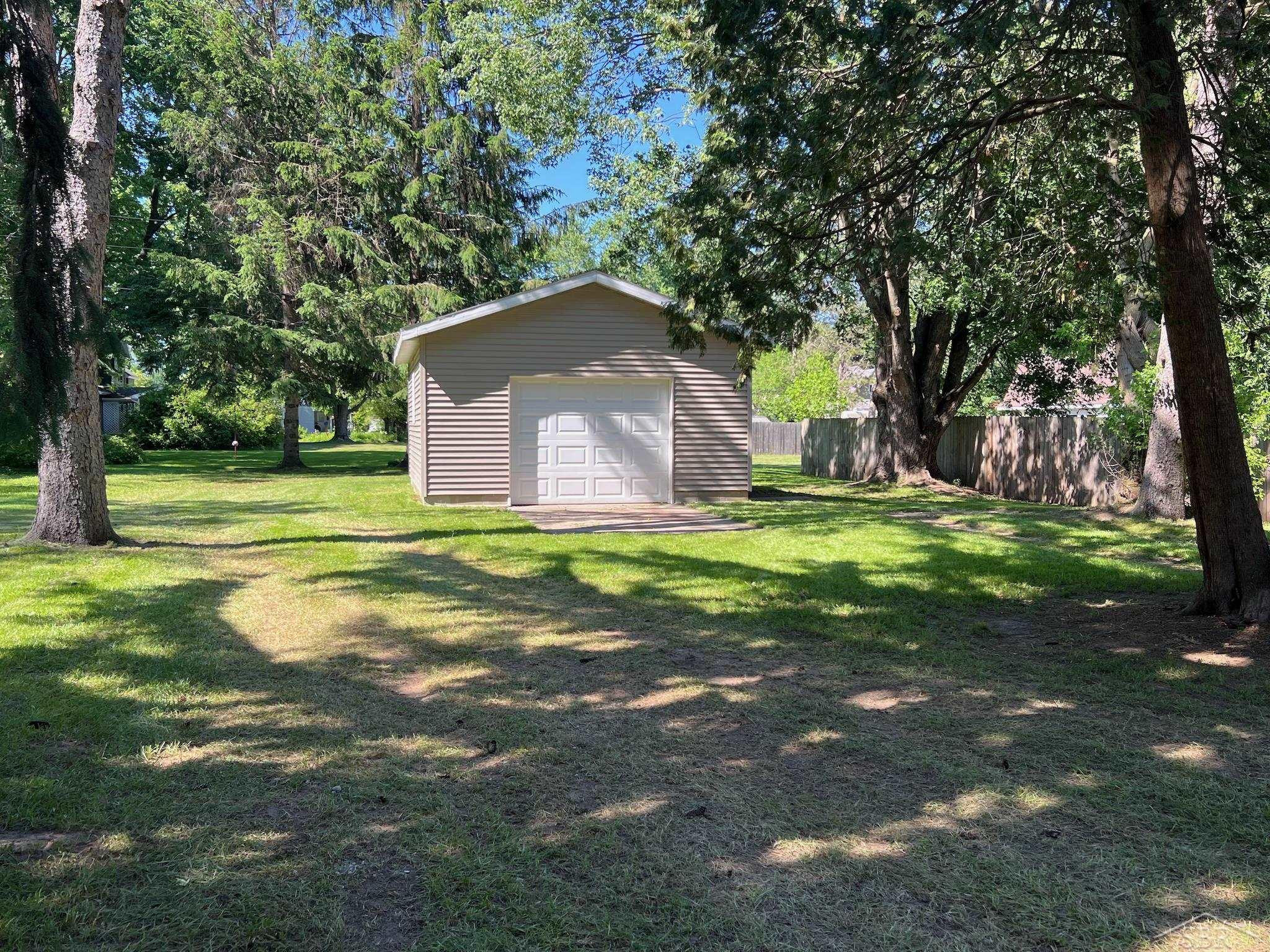 427 Cedar Street, Breckenridge, MI 48615 — Photo 29