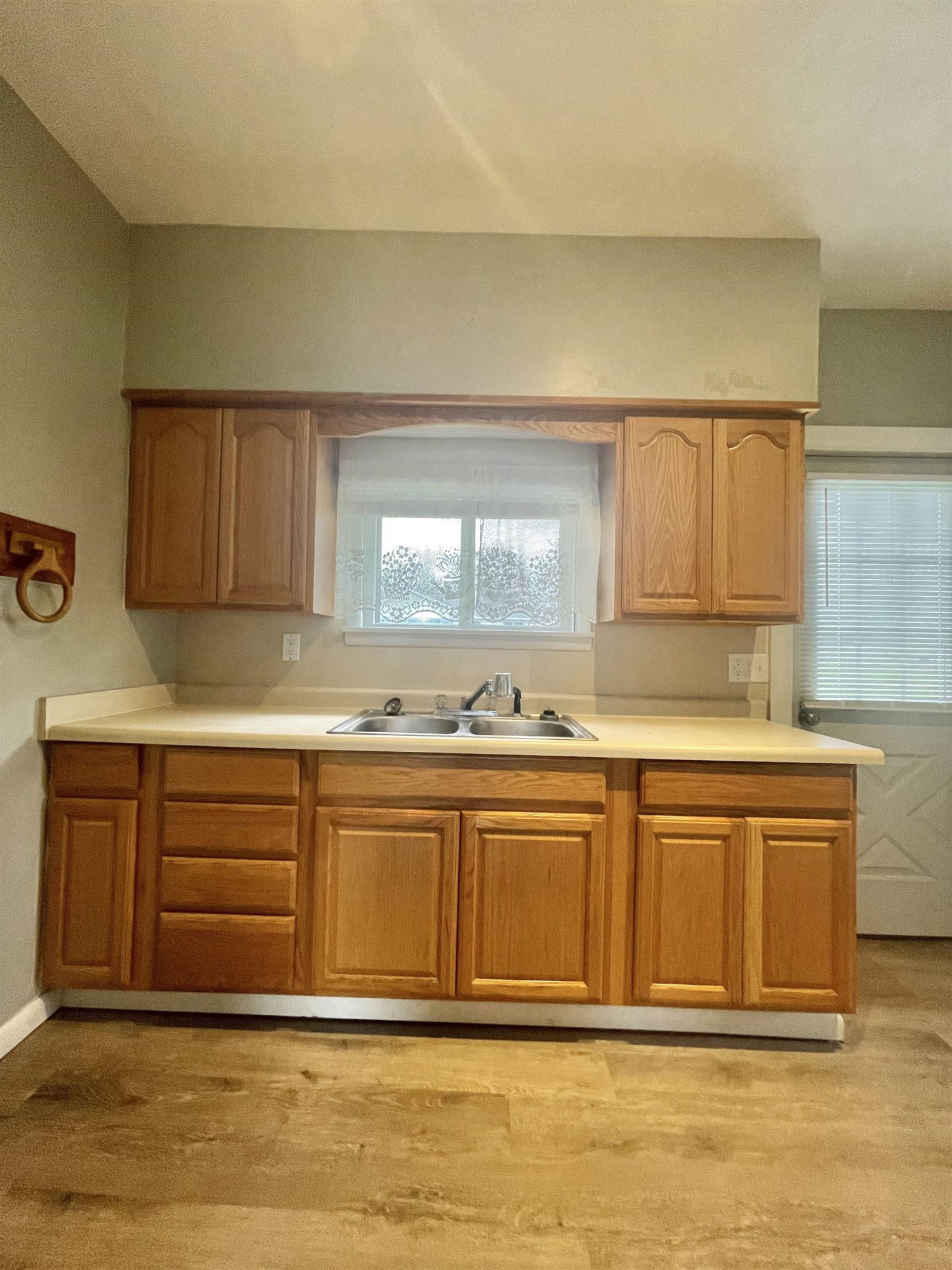 154 S Yates Street, Pewamo, MI 48873 — Photo 10