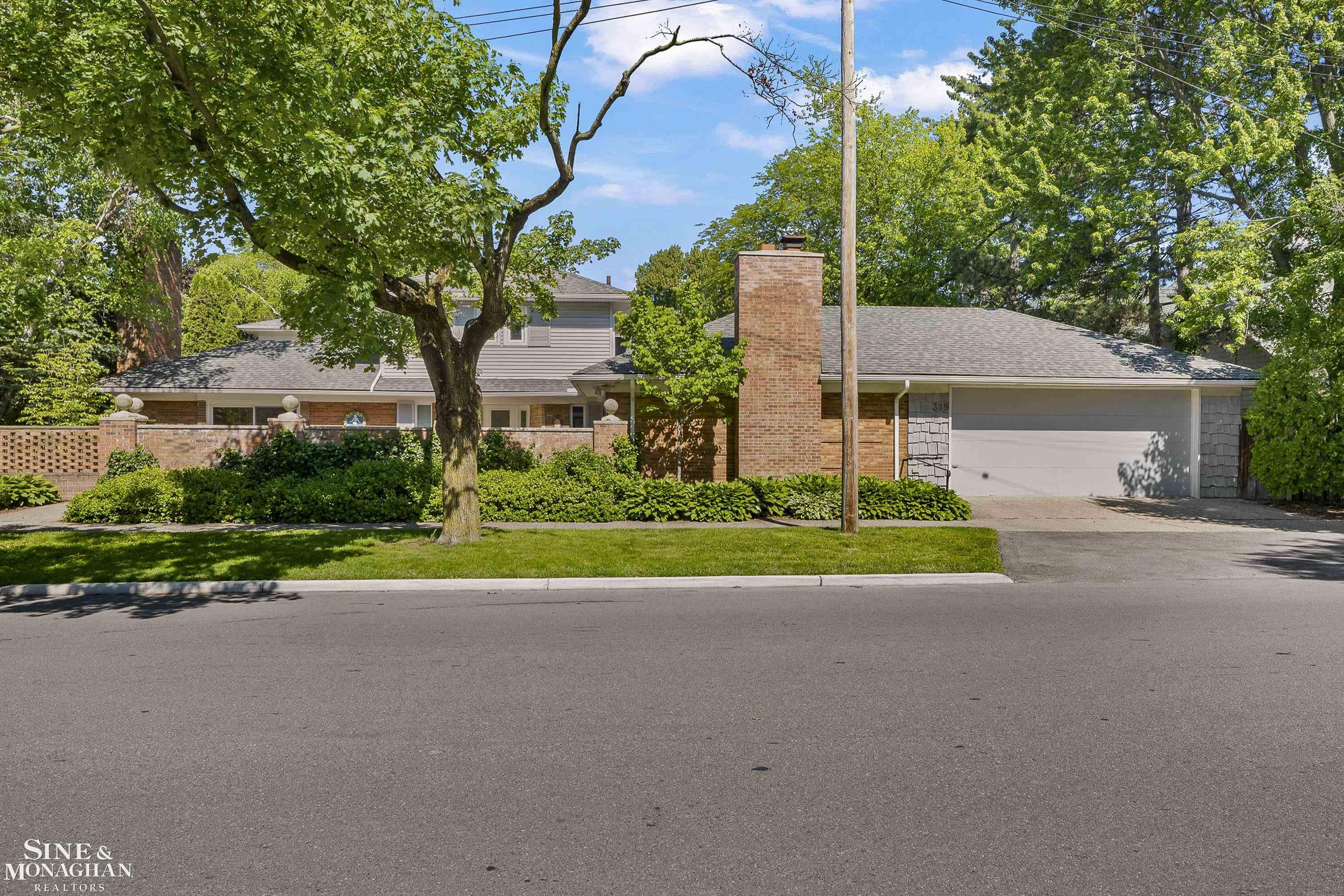 319 Kercheval Avenue, Grosse Pointe Farms, MI 48236