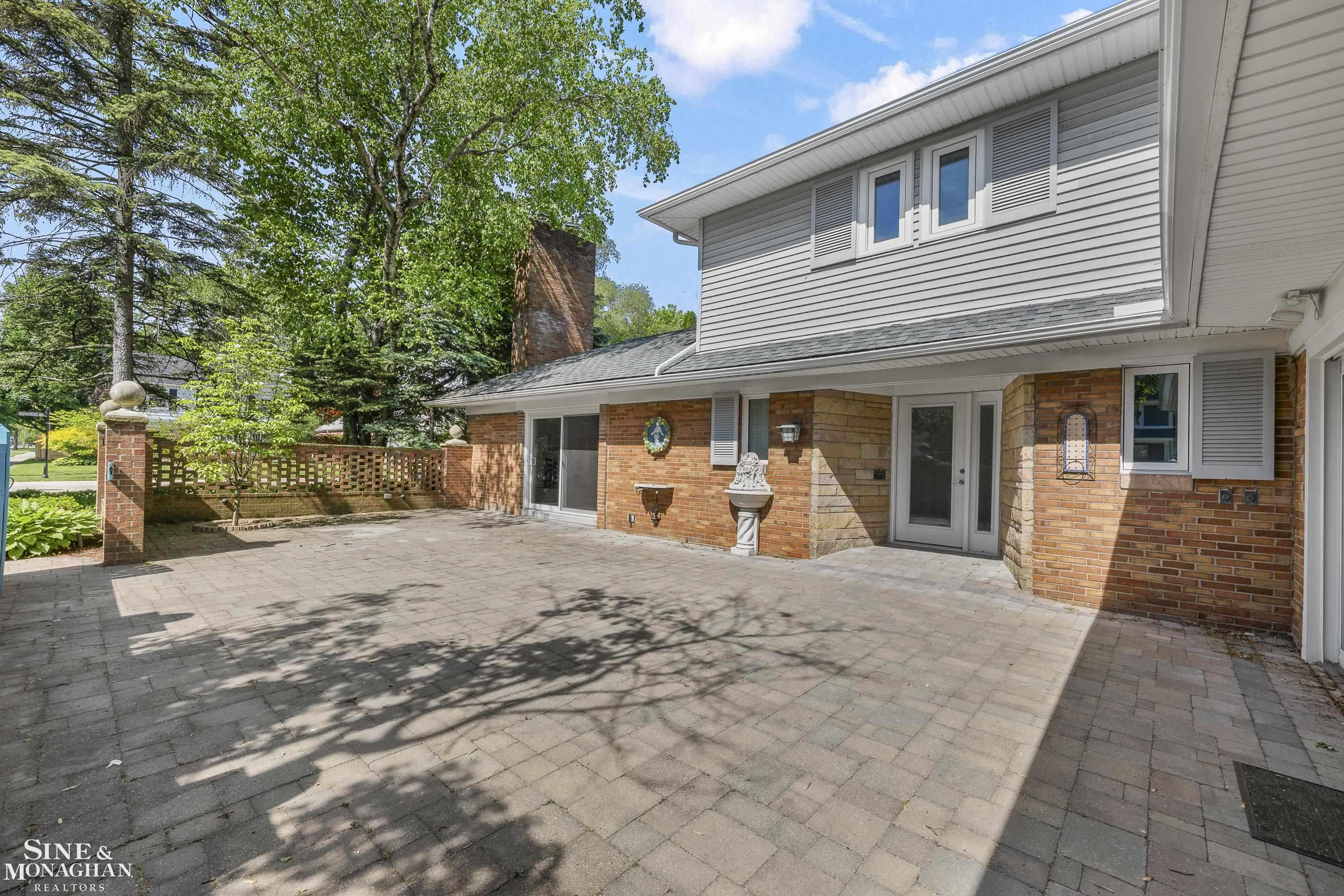 319 Kercheval Avenue, Grosse Pointe Farms, MI 48236 — Photo 3