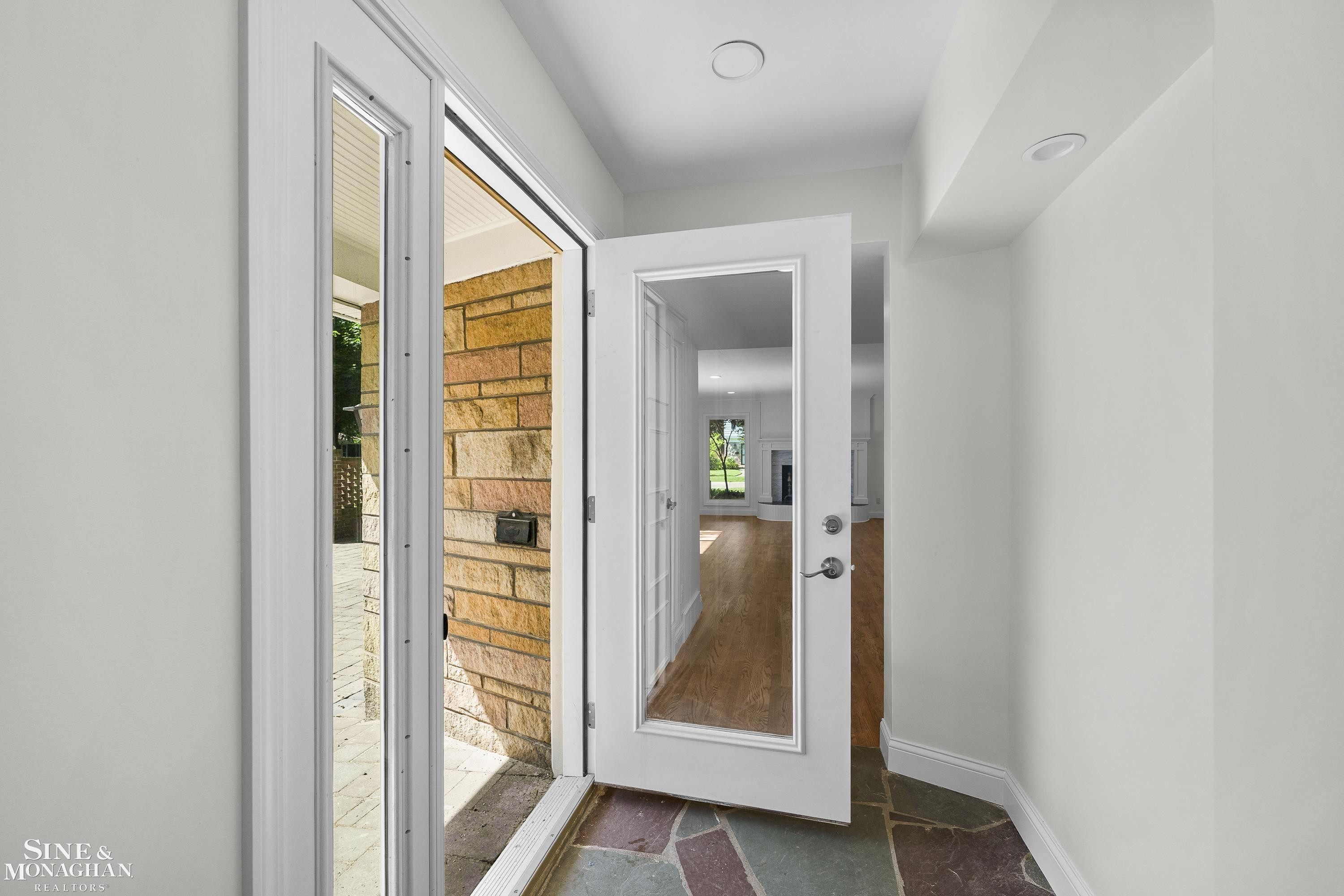 319 Kercheval Avenue, Grosse Pointe Farms, MI 48236 — Photo 5