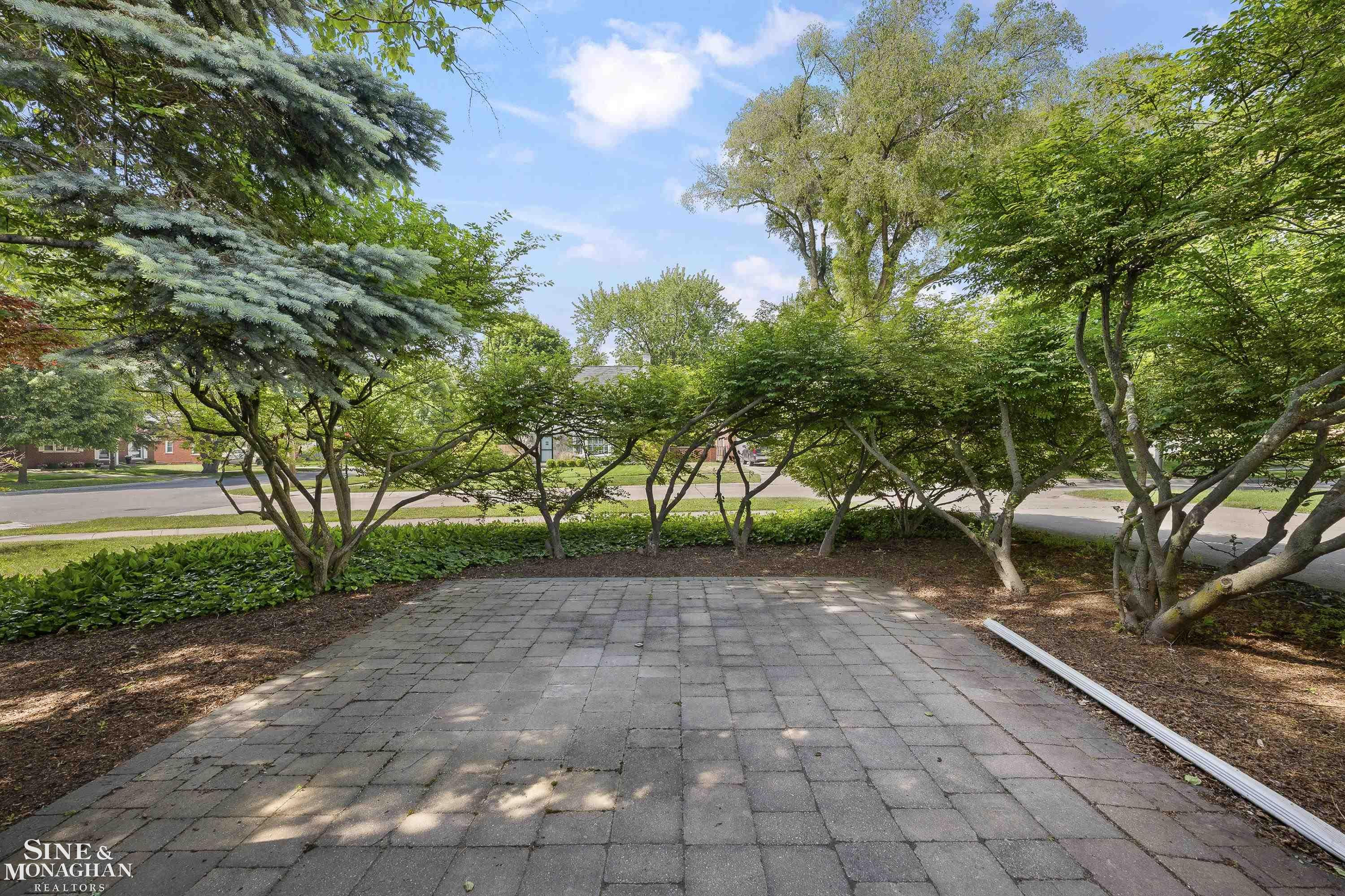 319 Kercheval Avenue, Grosse Pointe Farms, MI 48236 — Photo 11