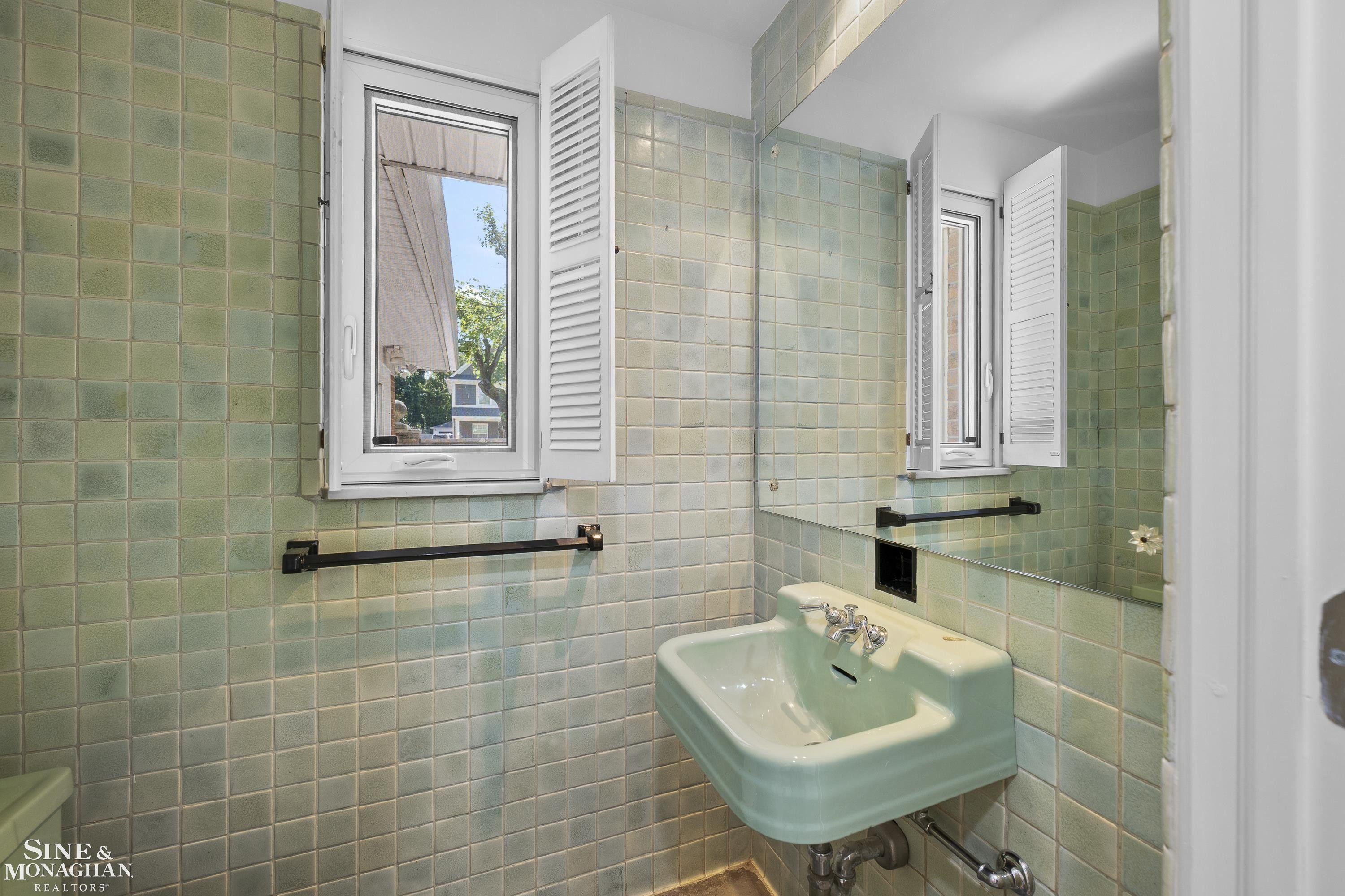319 Kercheval Avenue, Grosse Pointe Farms, MI 48236 — Photo 19