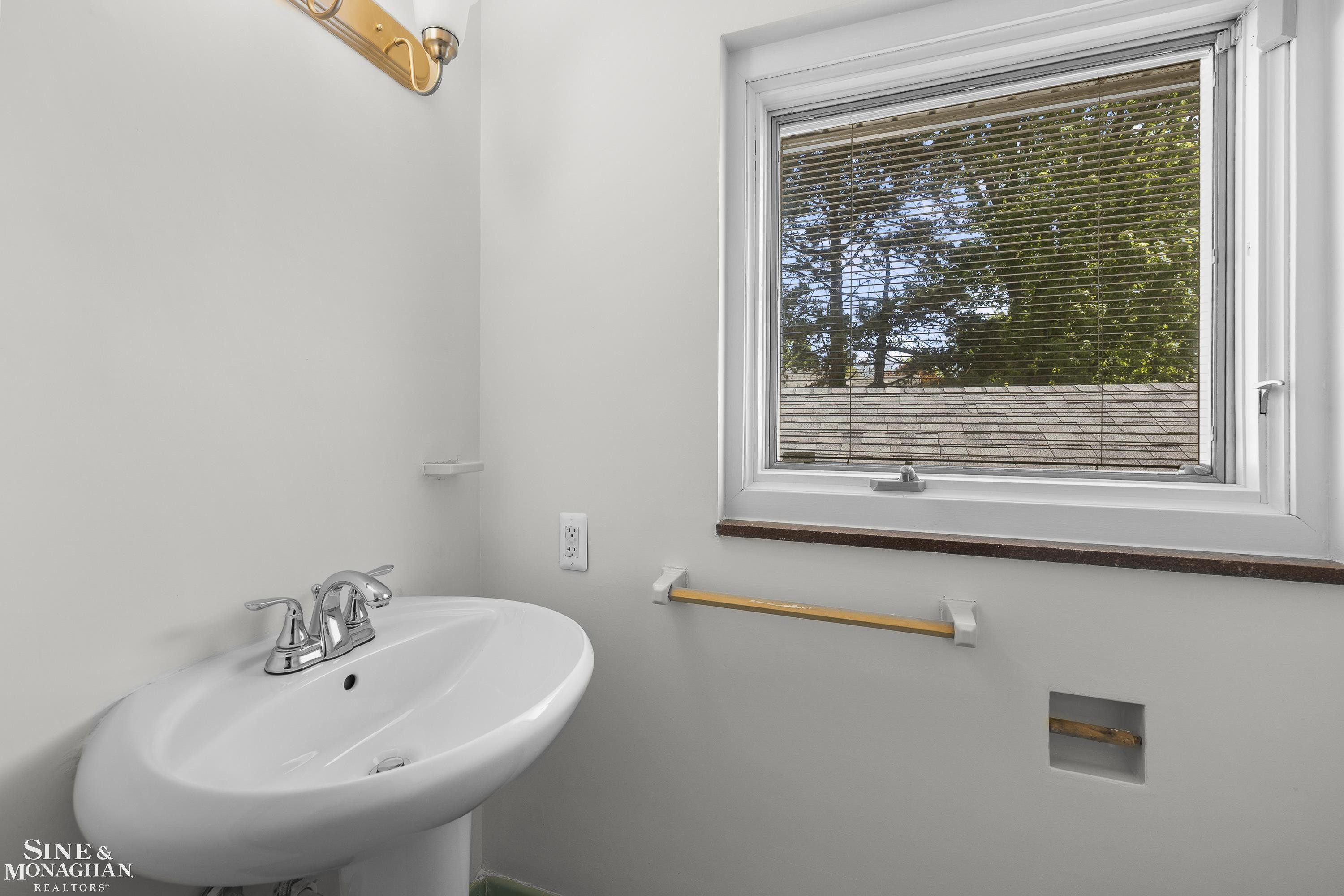 319 Kercheval Avenue, Grosse Pointe Farms, MI 48236 — Photo 33
