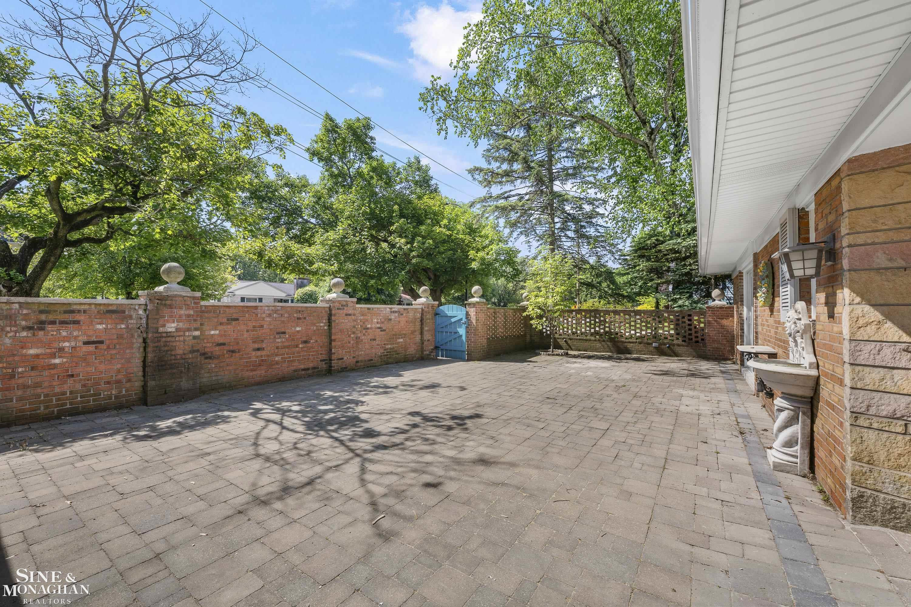 319 Kercheval Avenue, Grosse Pointe Farms, MI 48236 — Photo 38