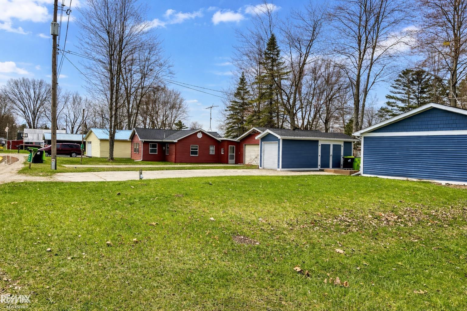 4800 Maxson Drive, Hope, MI 48628 — Photo 4