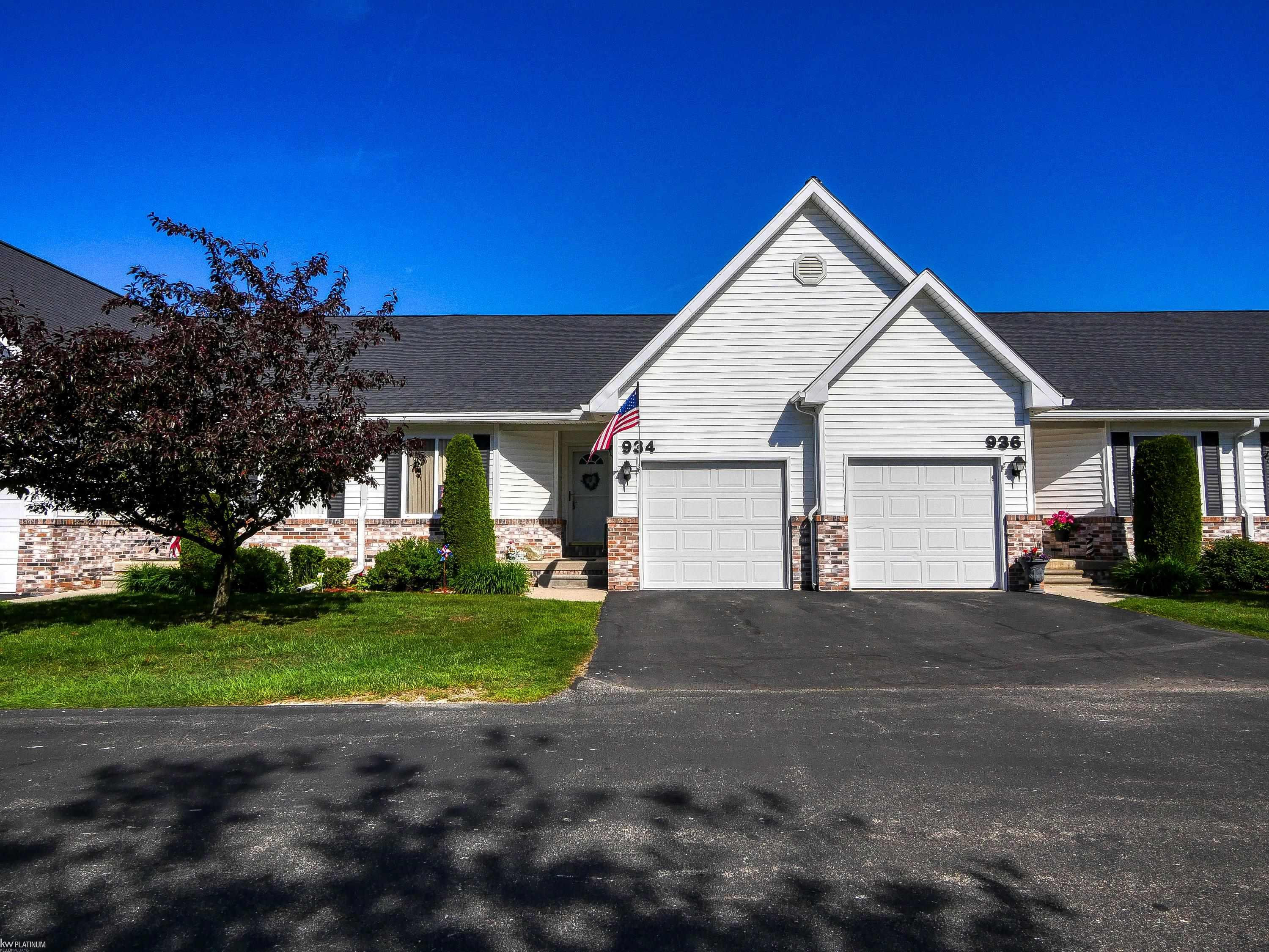 934 Lighthouse Drive, Marysville, MI 48040 — Photo 2