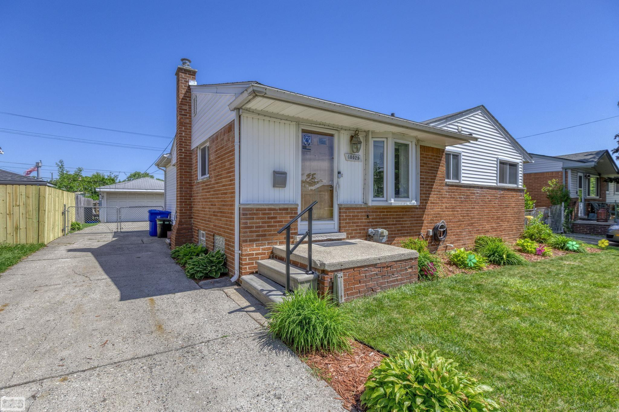 18029 Rainbow Street, Fraser, MI 48026 — Photo 3
