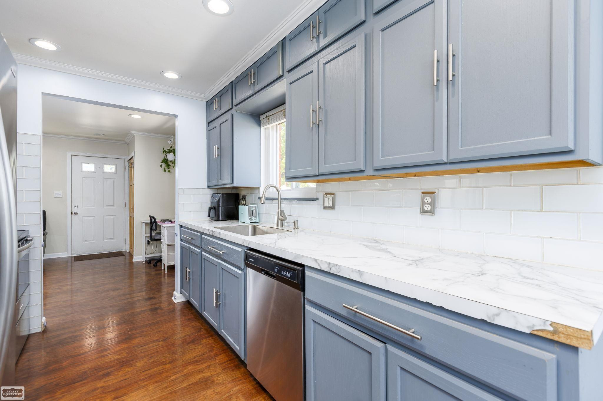 18029 Rainbow Street, Fraser, MI 48026 — Photo 9