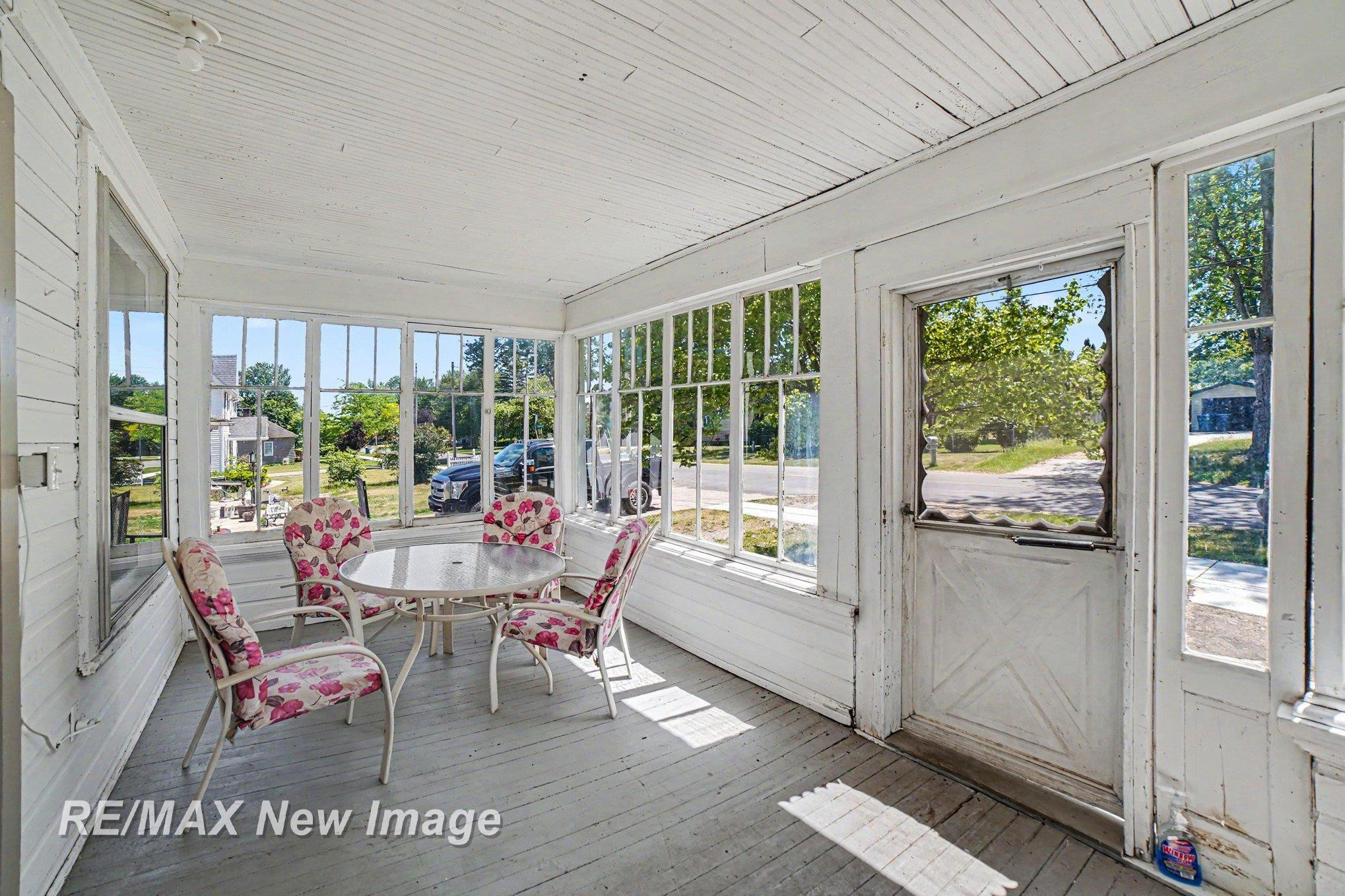 208 W Washington Street, Coleman, MI 48618 — Photo 3