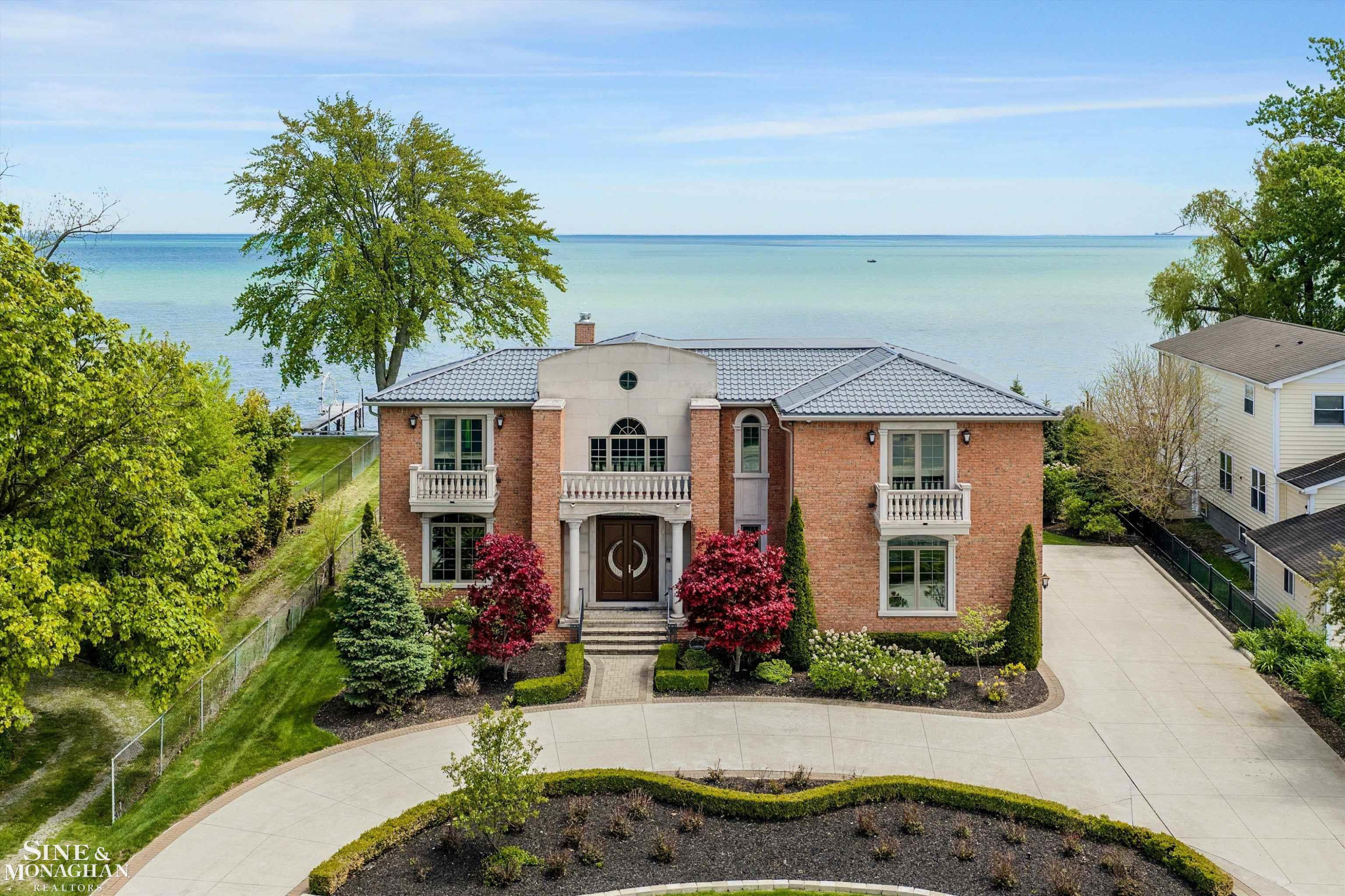 28908 Jefferson Avenue, Saint Clair Shores, MI 48081