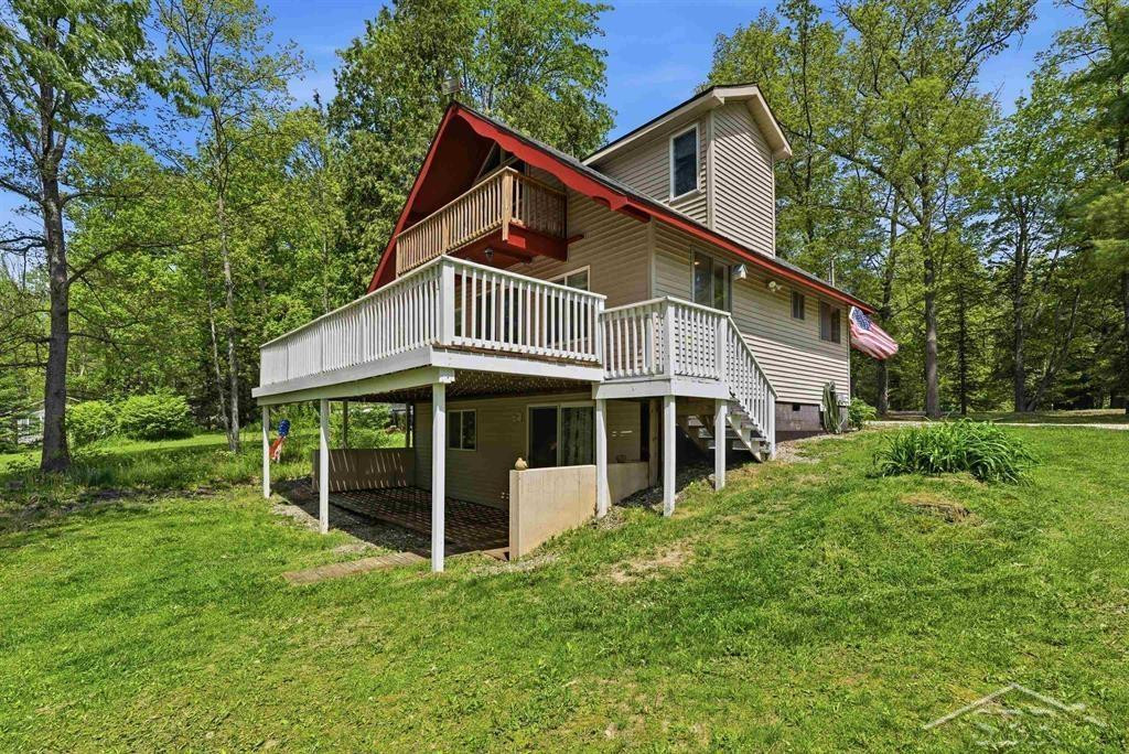 2710 S Whitney Beach Road, Beaverton, MI 48612 — front exterior