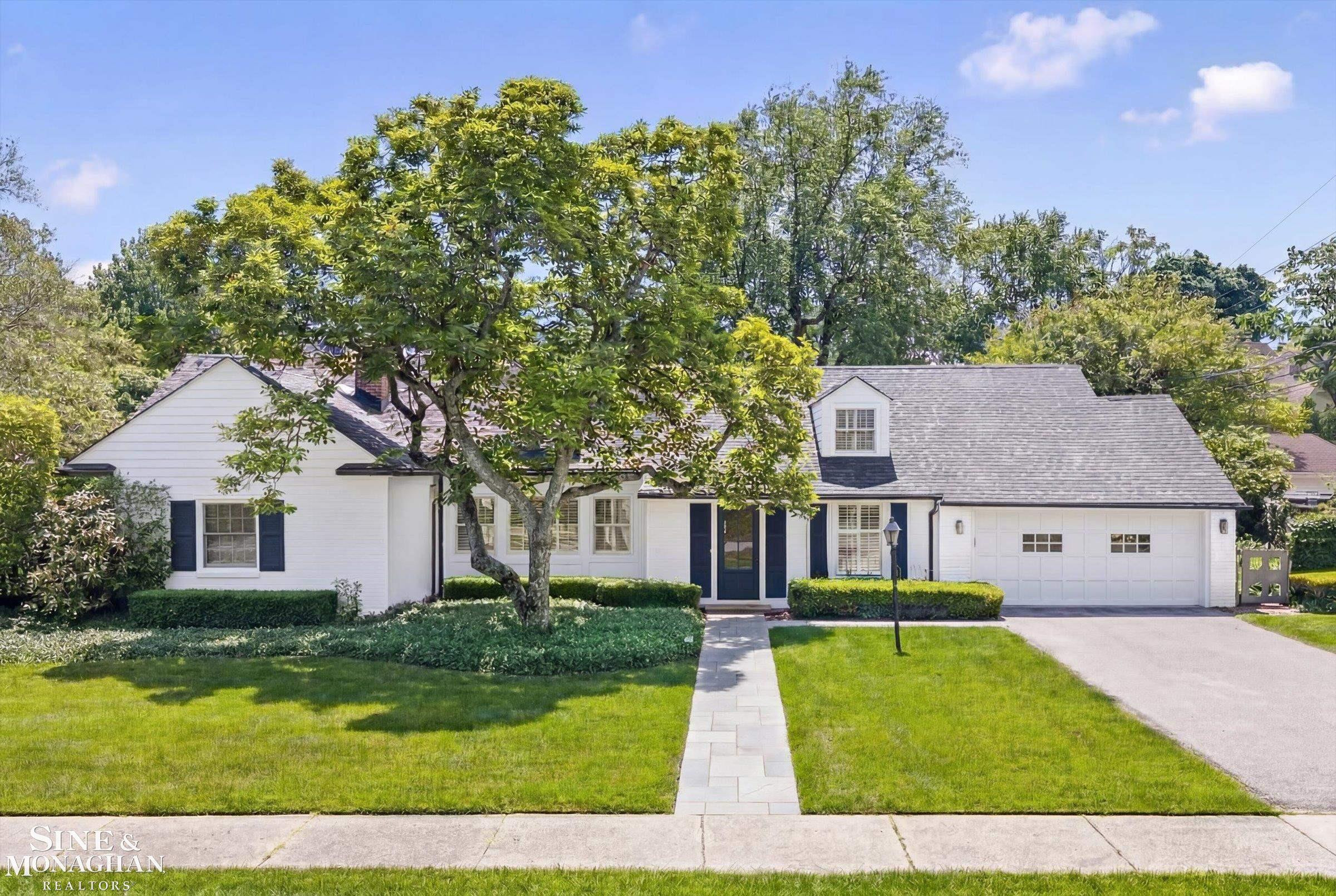 1023 Harvard Road, Grosse Pointe Park, MI 48230 — Photo 2