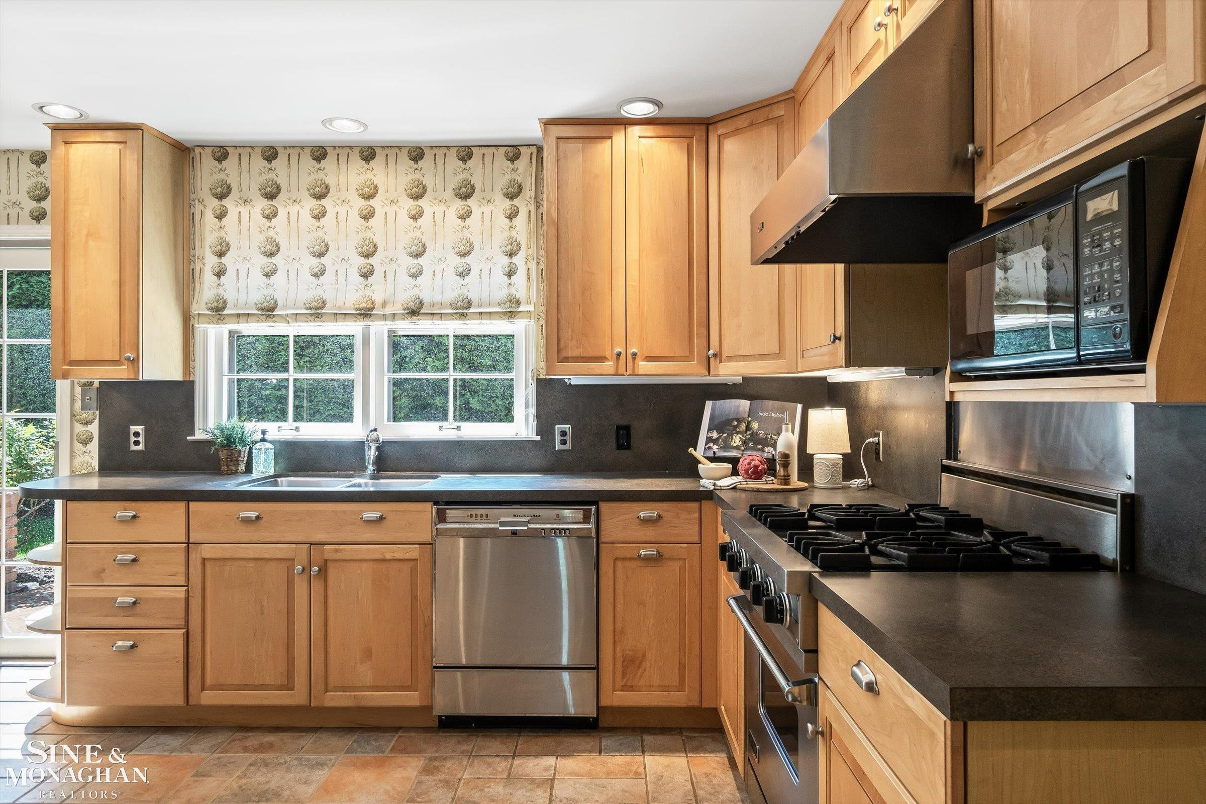 1023 Harvard Road, Grosse Pointe Park, MI 48230 — Photo 18