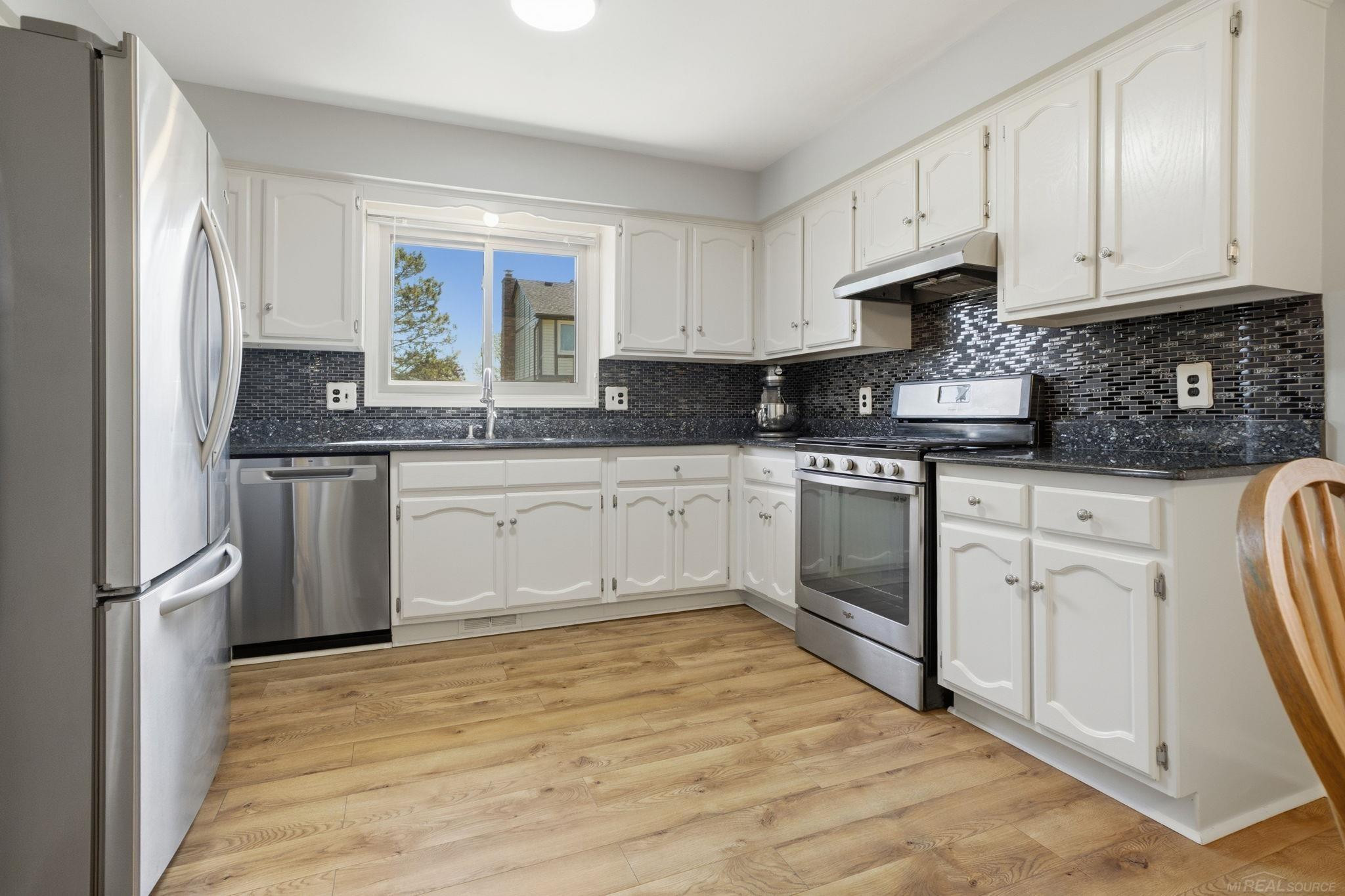 46346 Hollowoode Lane, Macomb, MI 48044 — Photo 8