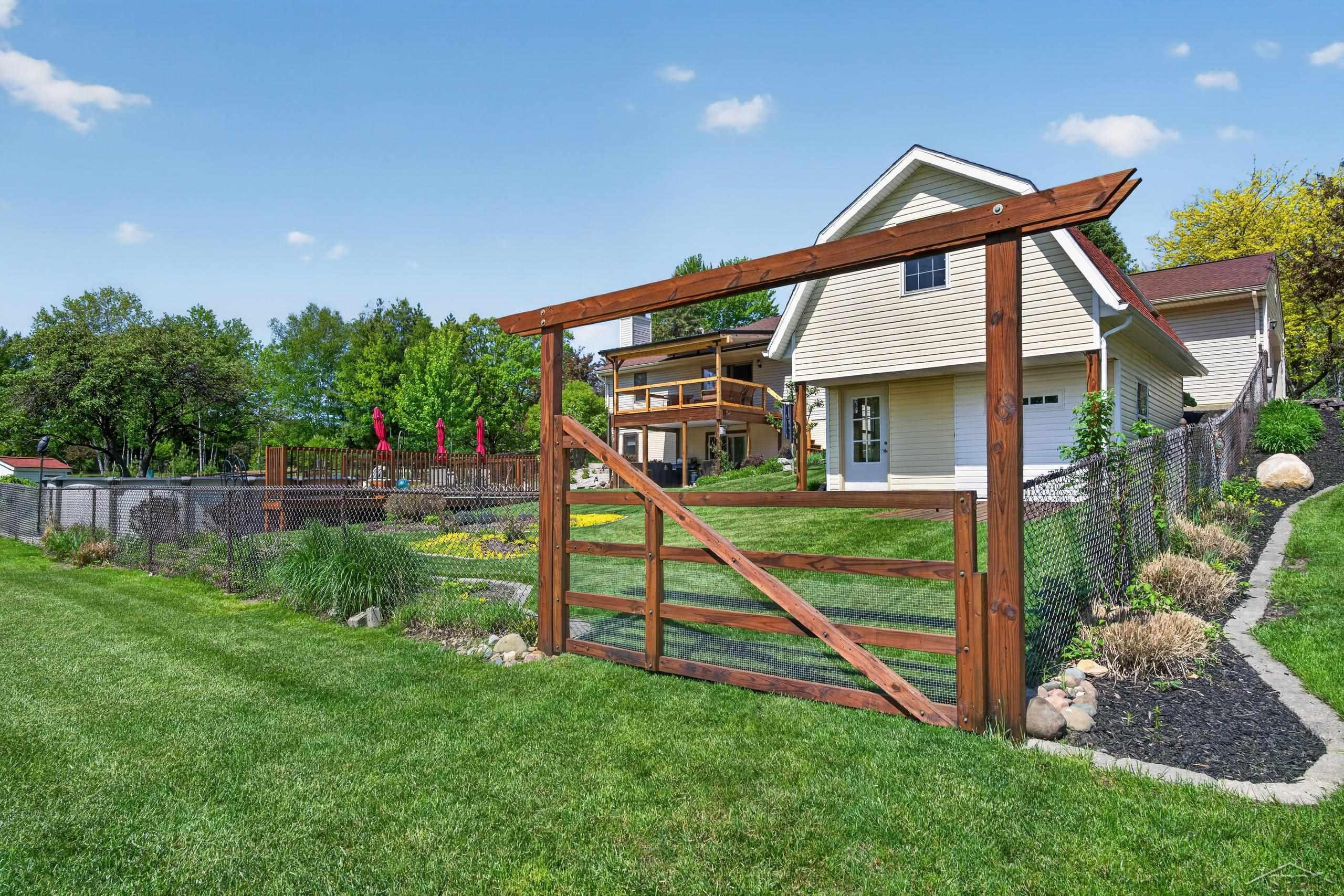 637 Riverview Court, Gladwin, MI 48624 — Photo 47