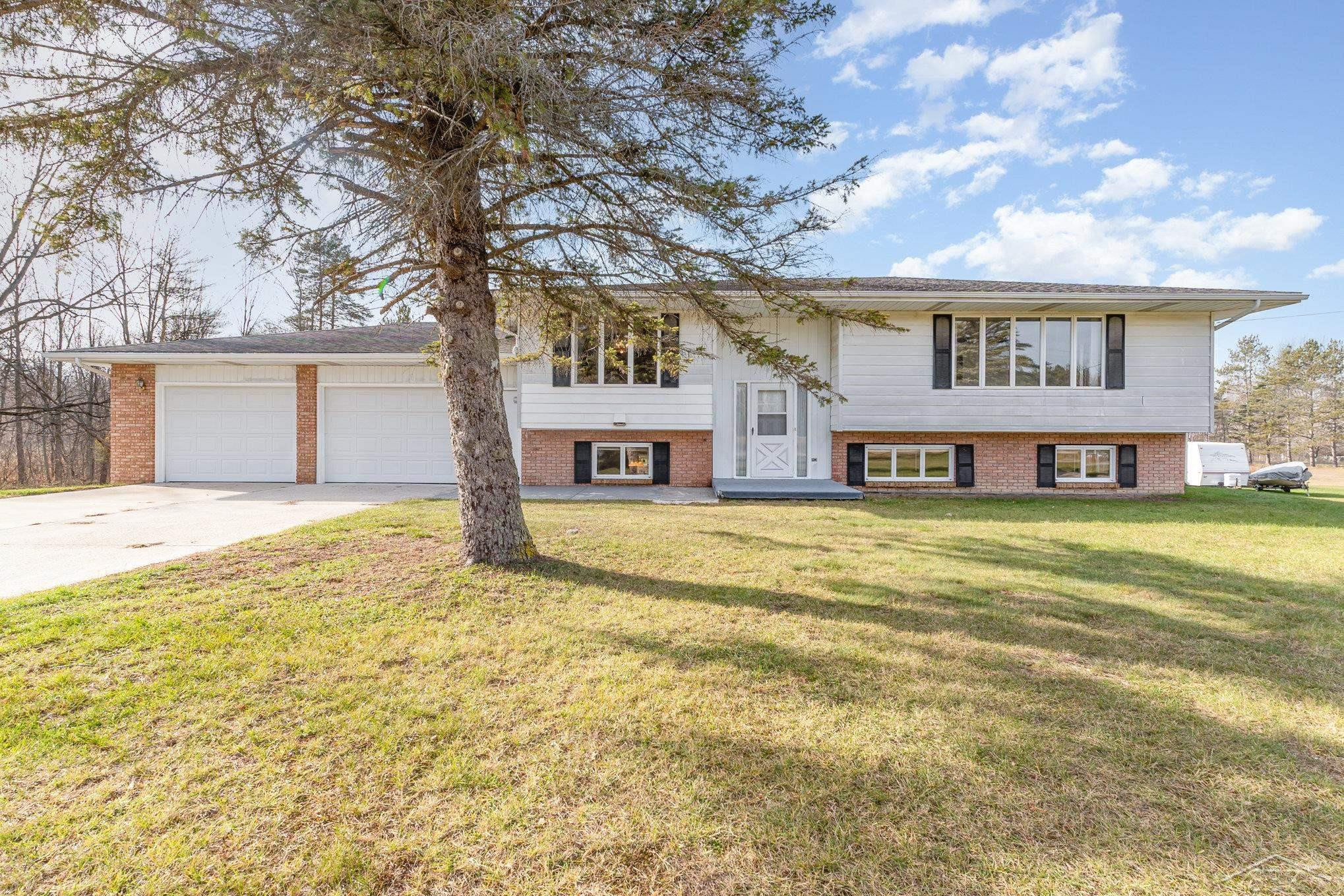 3532 S Ten Mile Road, Breckenridge, MI 48615