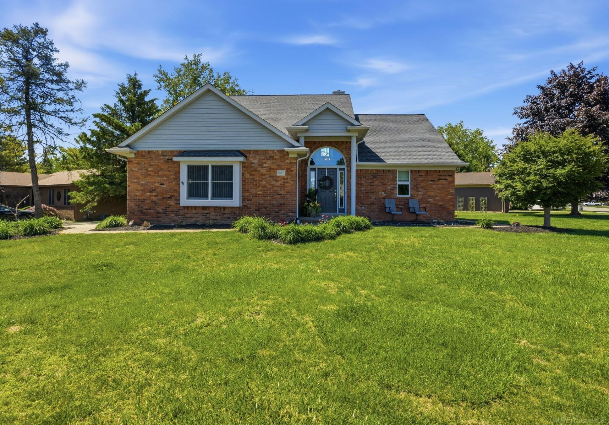 565 Lakes Edge Drive, Oxford, MI 48371