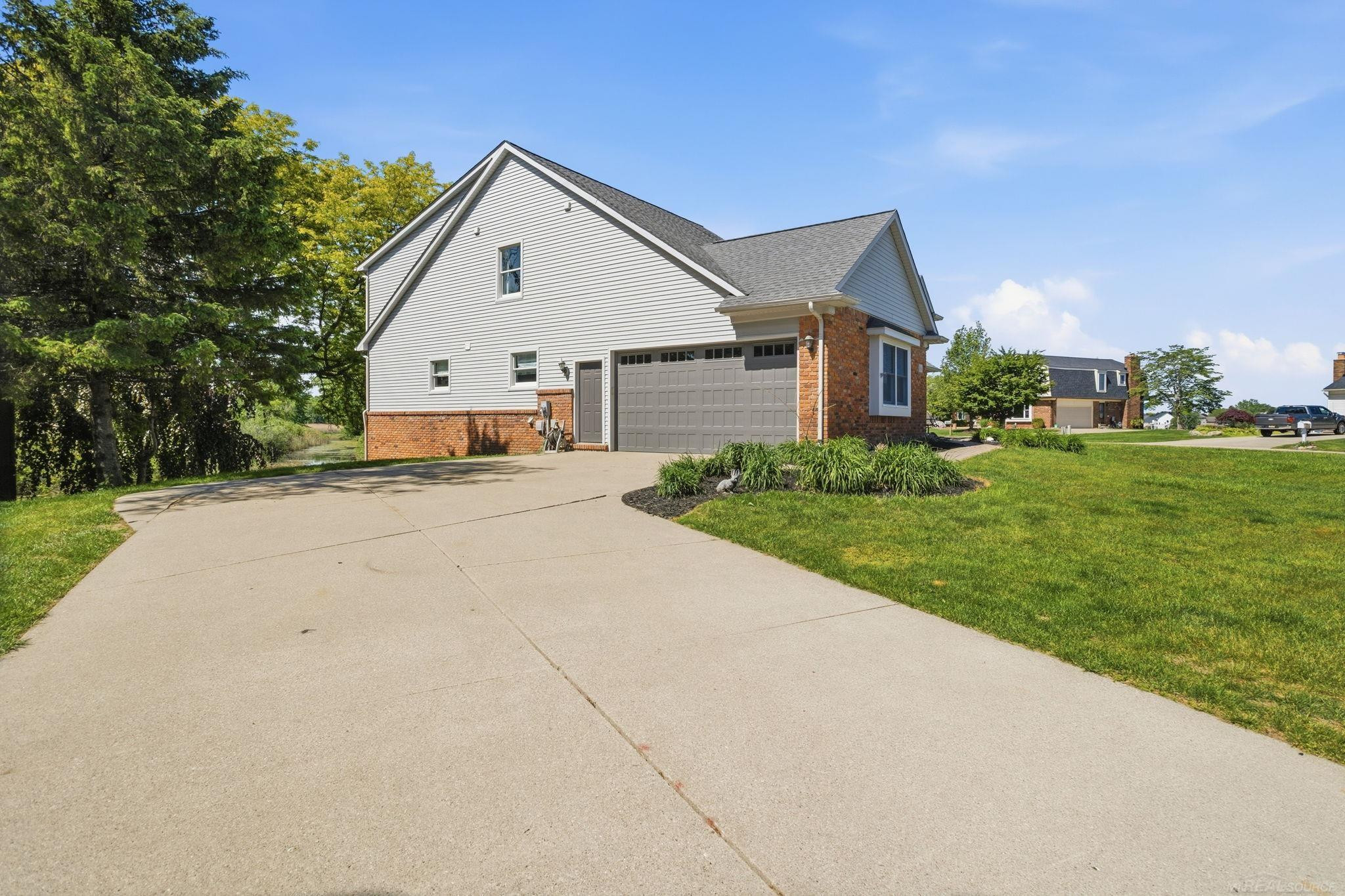 565 Lakes Edge Drive, Oxford, MI 48371 — Photo 3