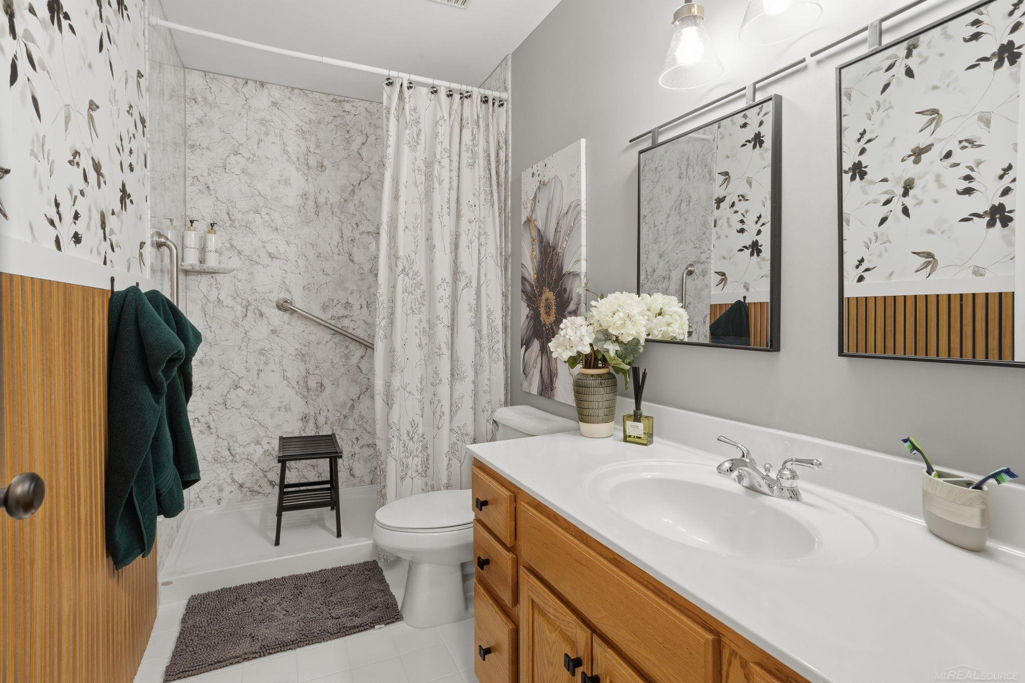 565 Lakes Edge Drive, Oxford, MI 48371 — Photo 24