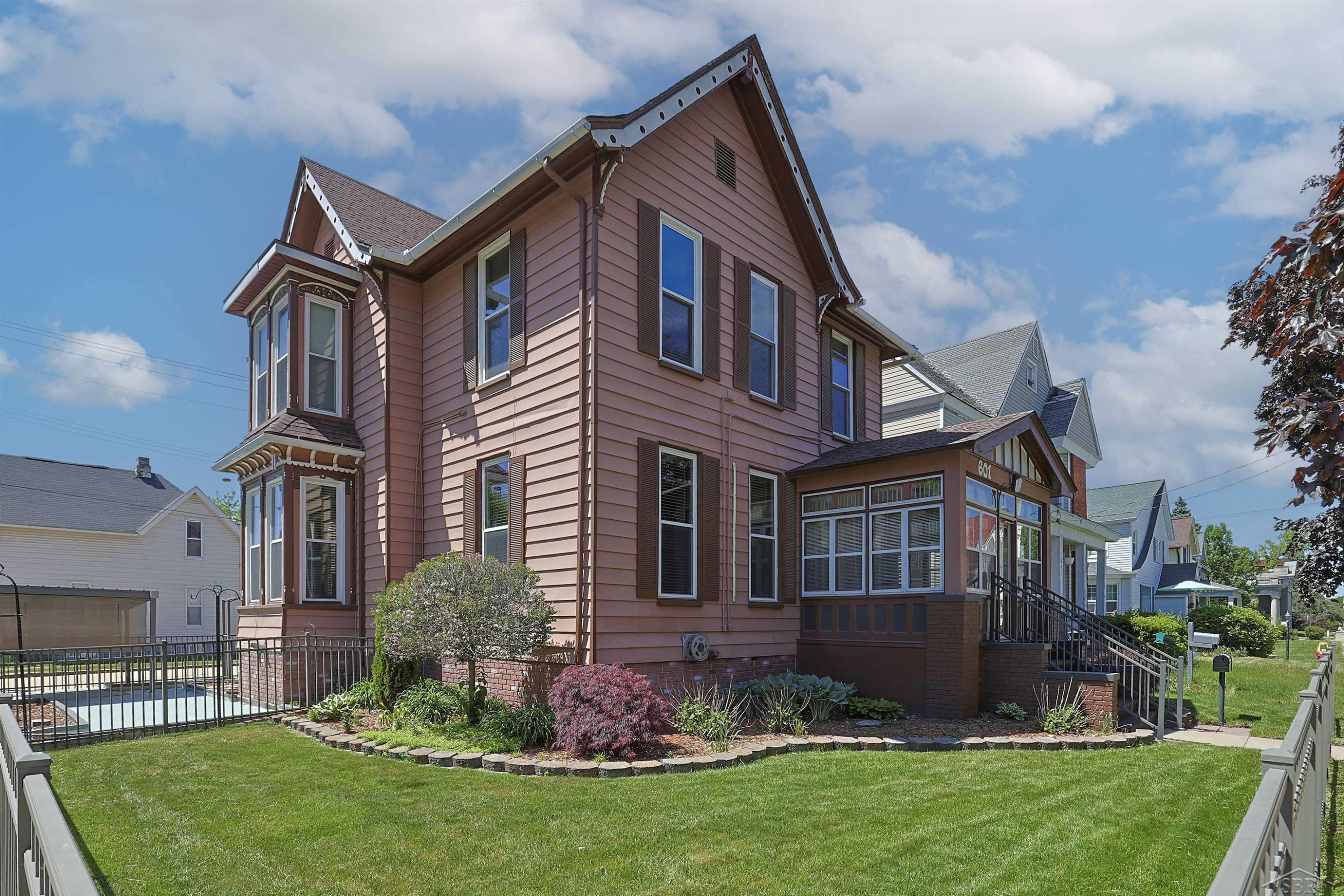 601 N Van Buren Street, Bay City, MI 48708 — Photo 2