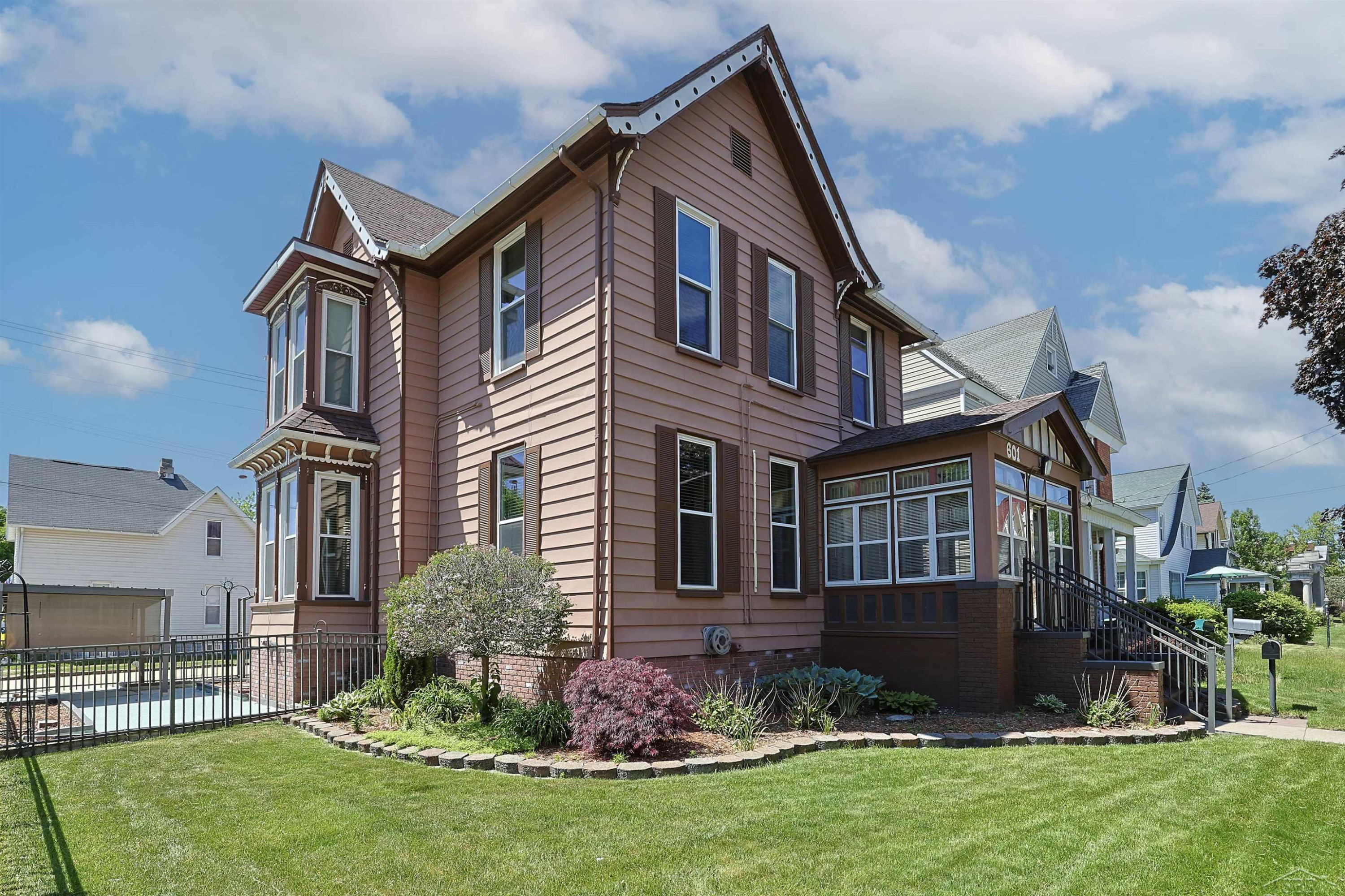 601 N Van Buren Street, Bay City, MI 48708 — Photo 3