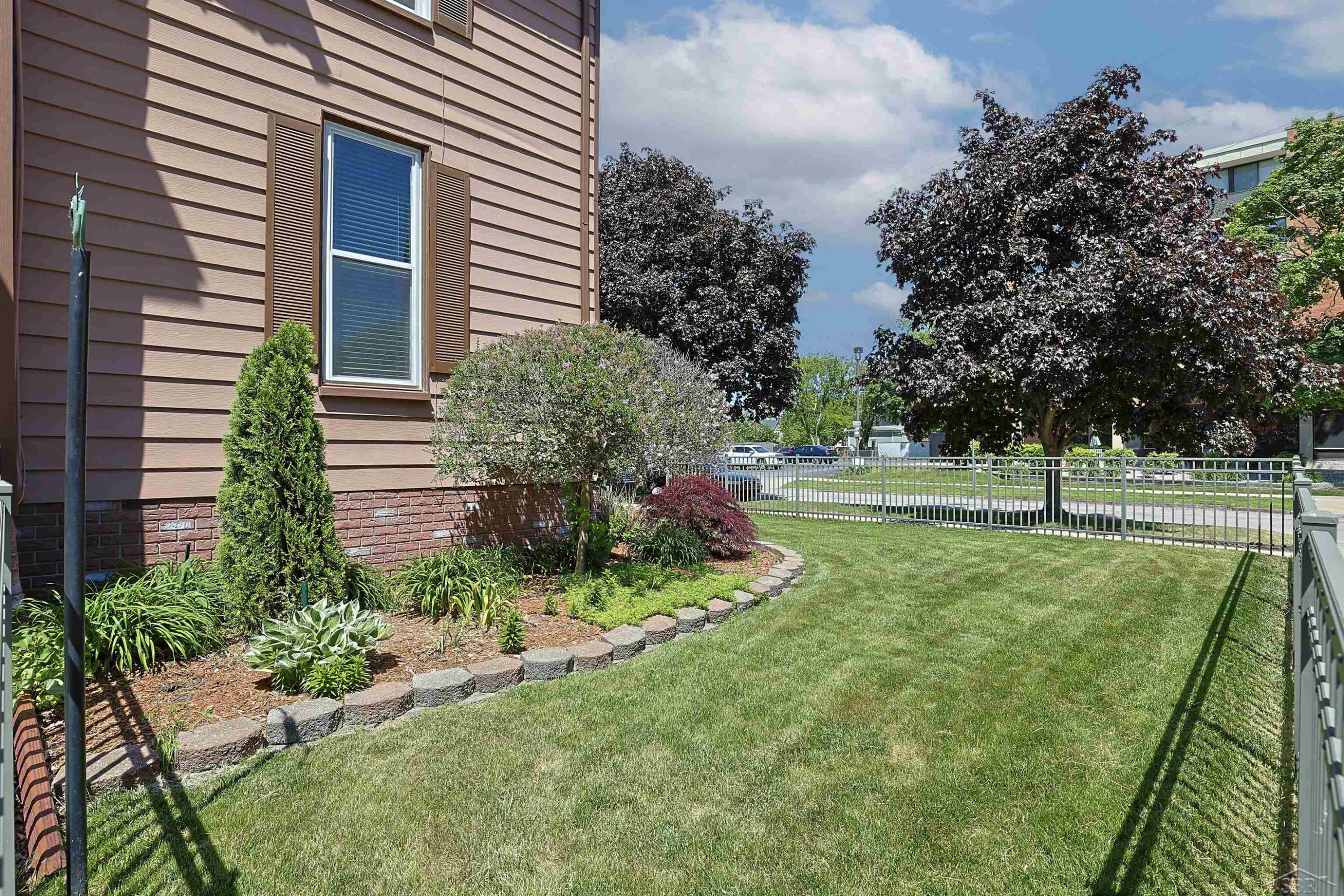 601 N Van Buren Street, Bay City, MI 48708 — Photo 9