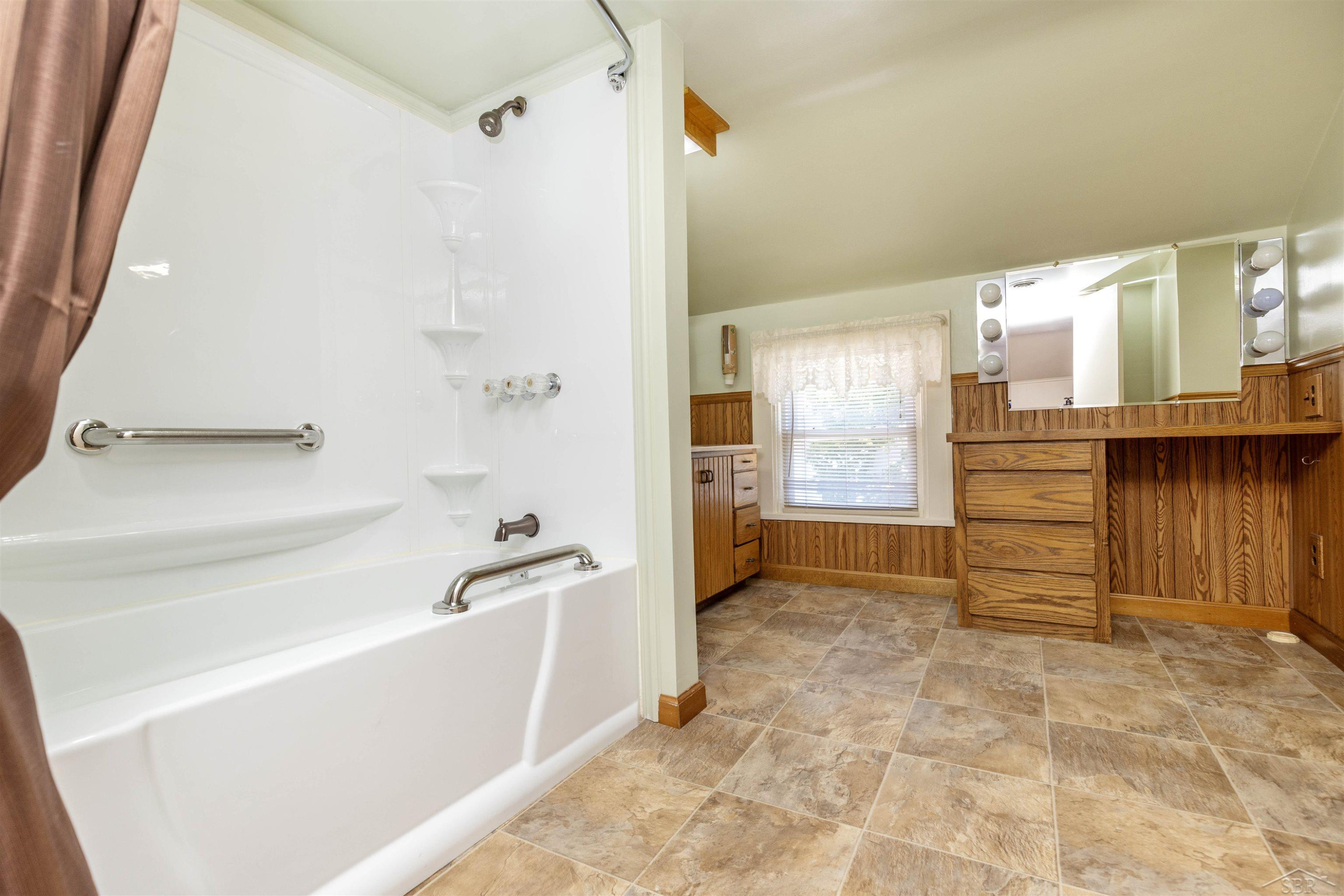 601 N Van Buren Street, Bay City, MI 48708 — Photo 37