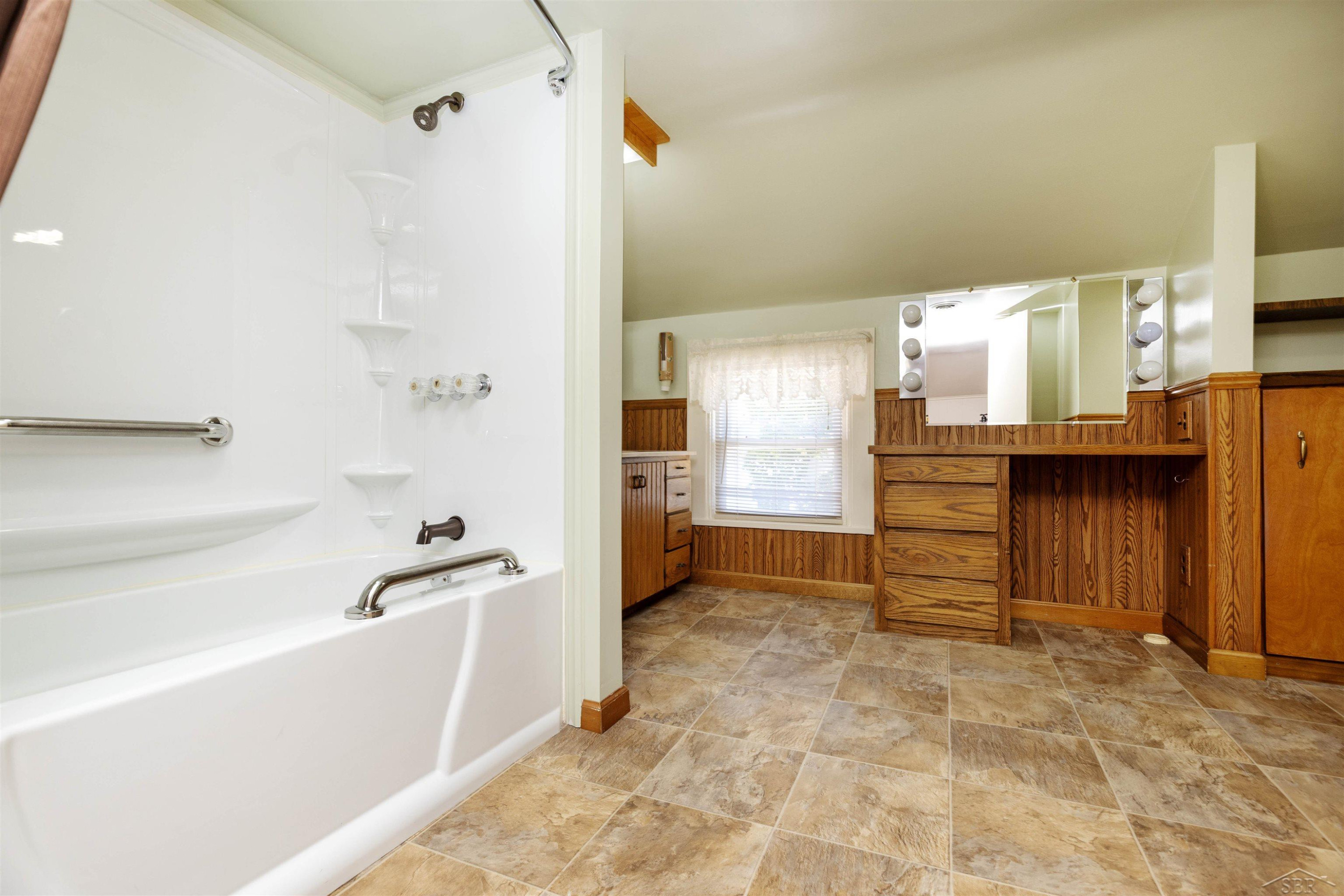 601 N Van Buren Street, Bay City, MI 48708 — Photo 38