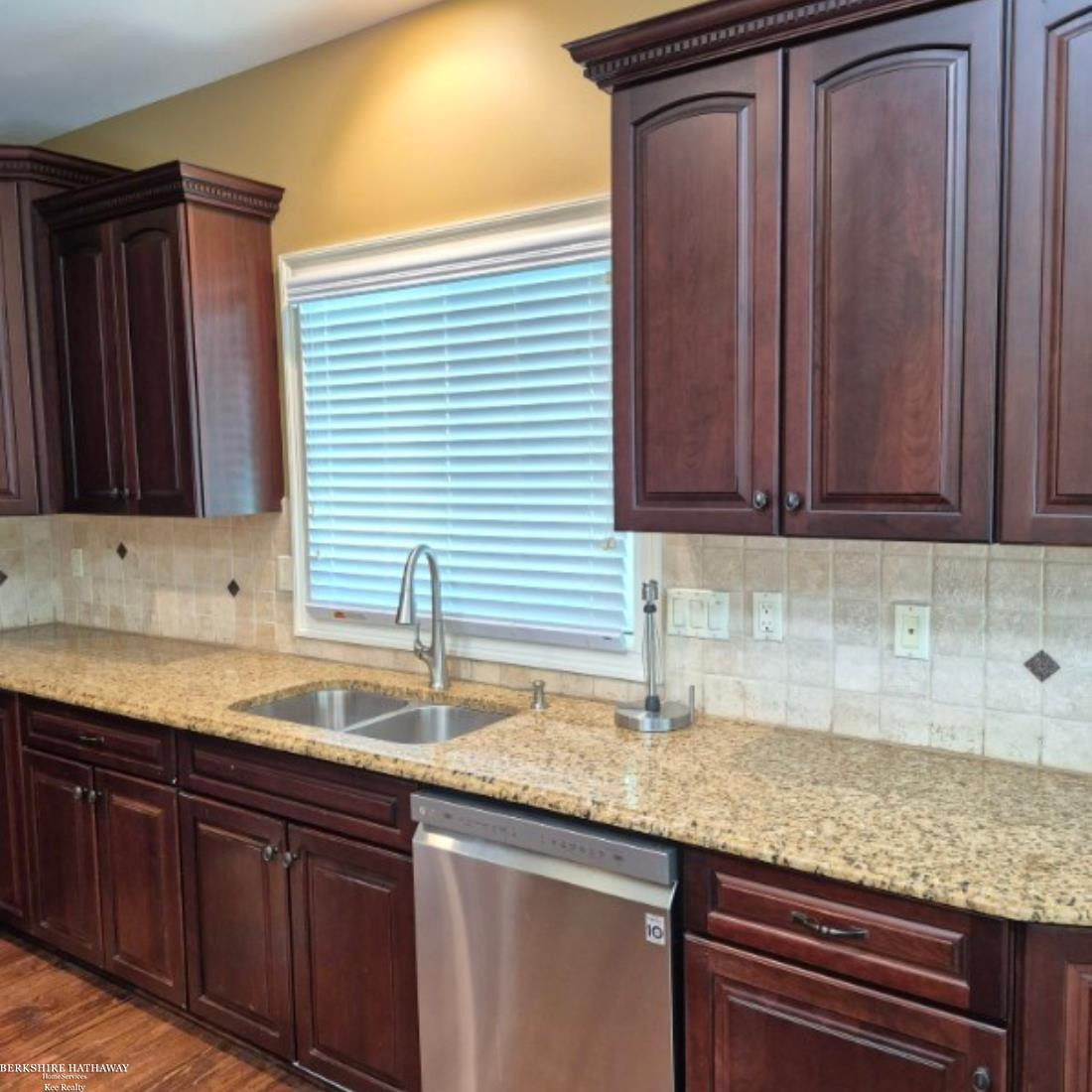 50804 Redwood Lane, New Baltimore, MI 48047 — Photo 11