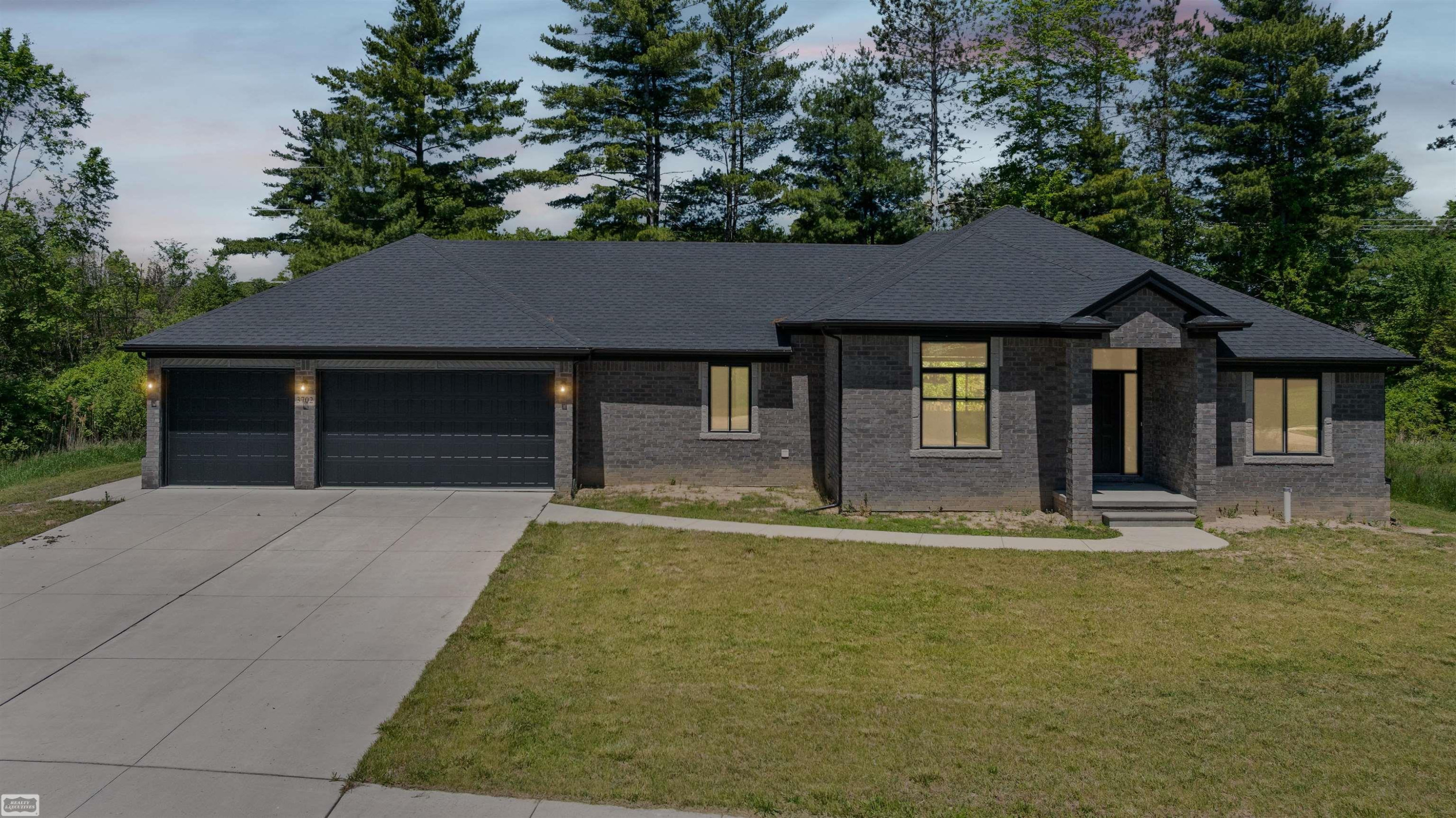 3702 N Athanasia Way, MI 48059 — Photo 2