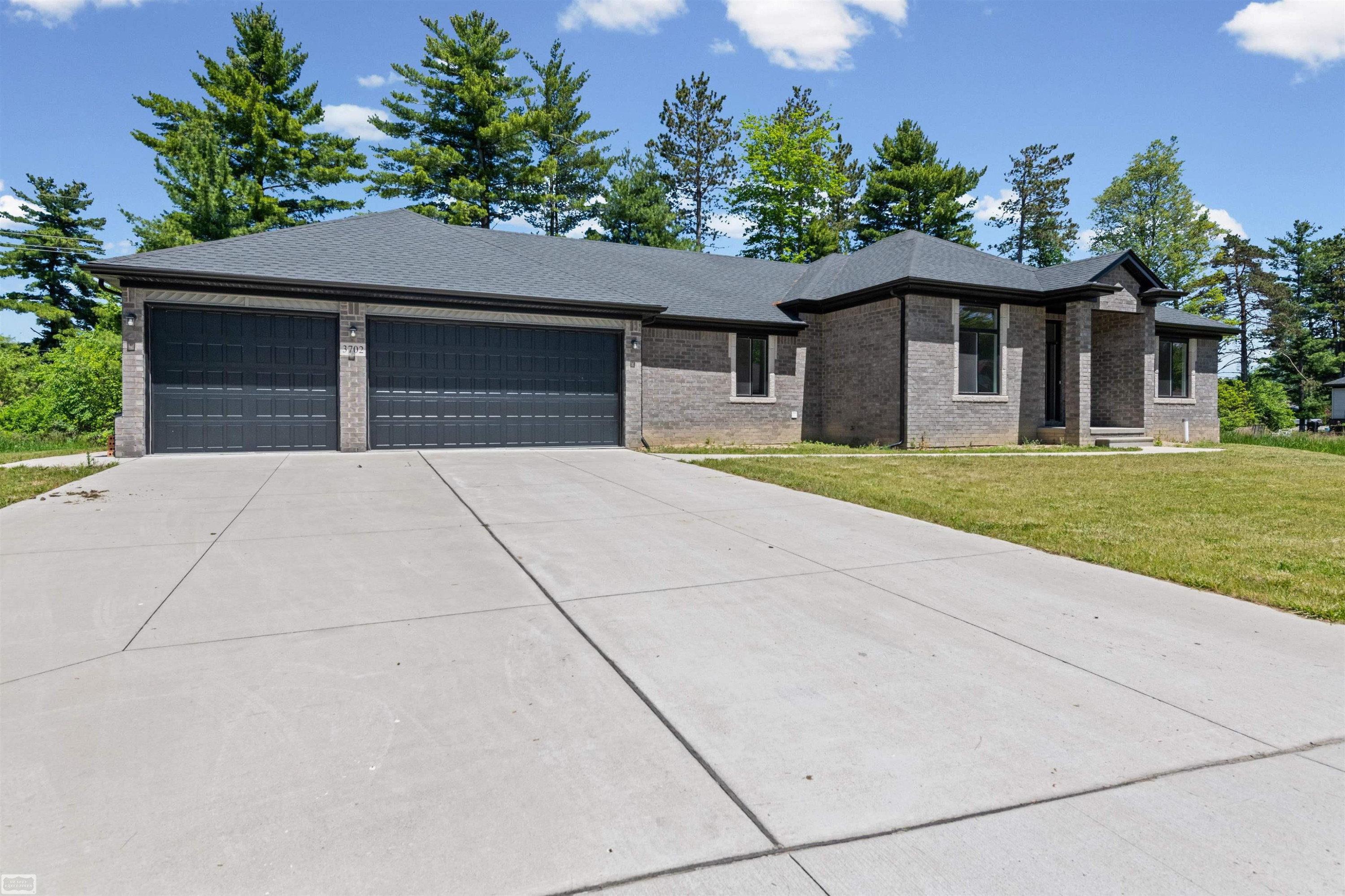 3702 N Athanasia Way, MI 48059 — Photo 6