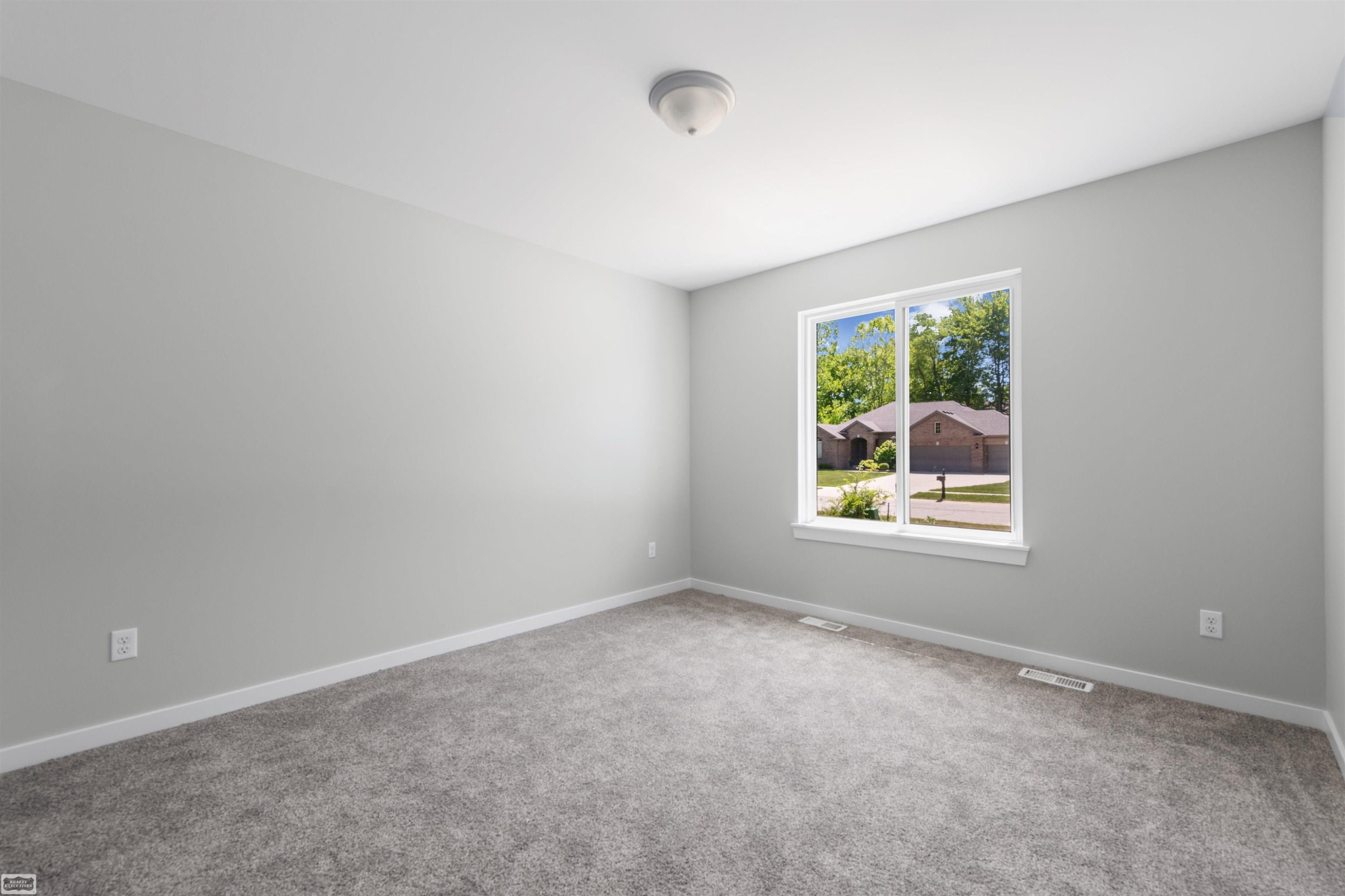 3702 N Athanasia Way, MI 48059 — Photo 17