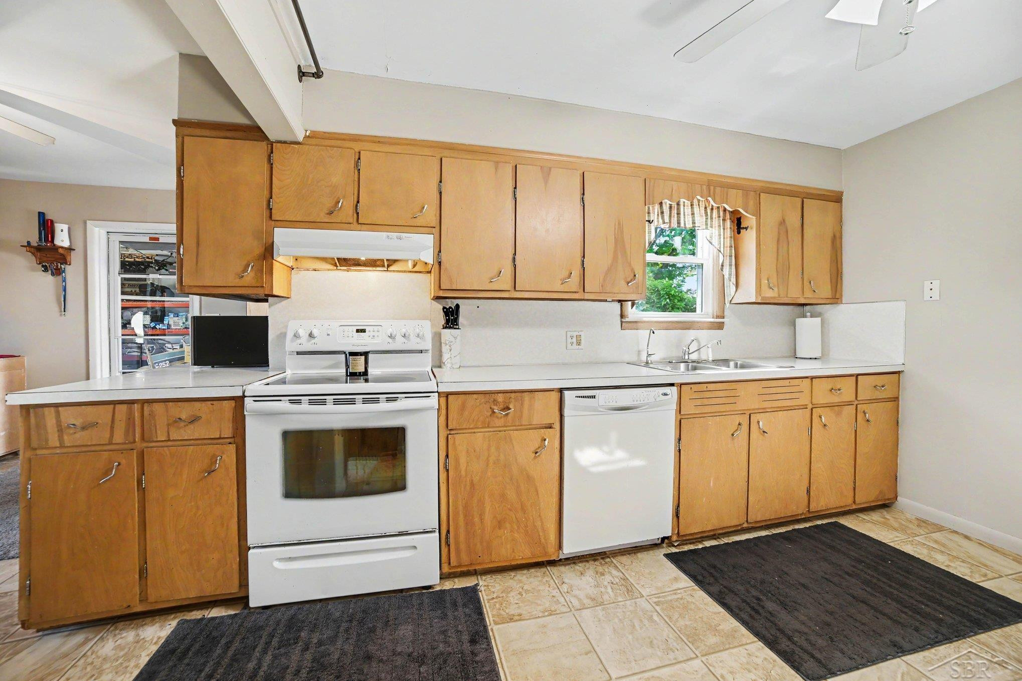 670 Hotchkiss Road, Auburn, MI 48611 — Photo 8