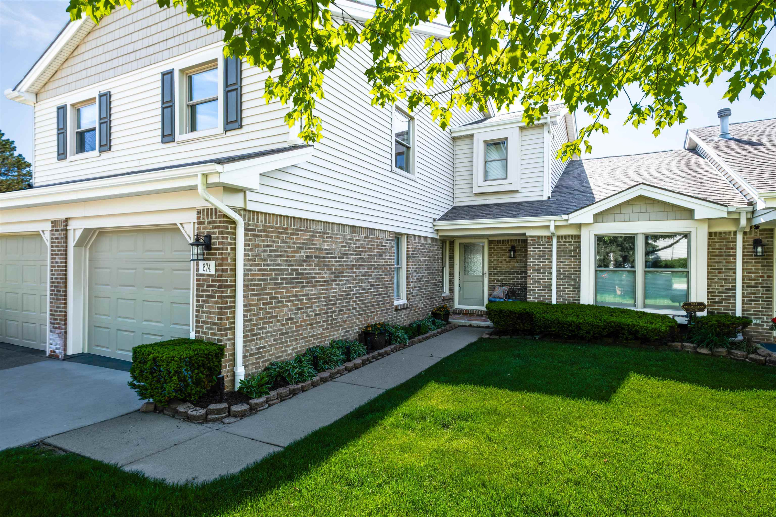 674 Summit Ridge Drive, Milford, MI 48381 — front exterior