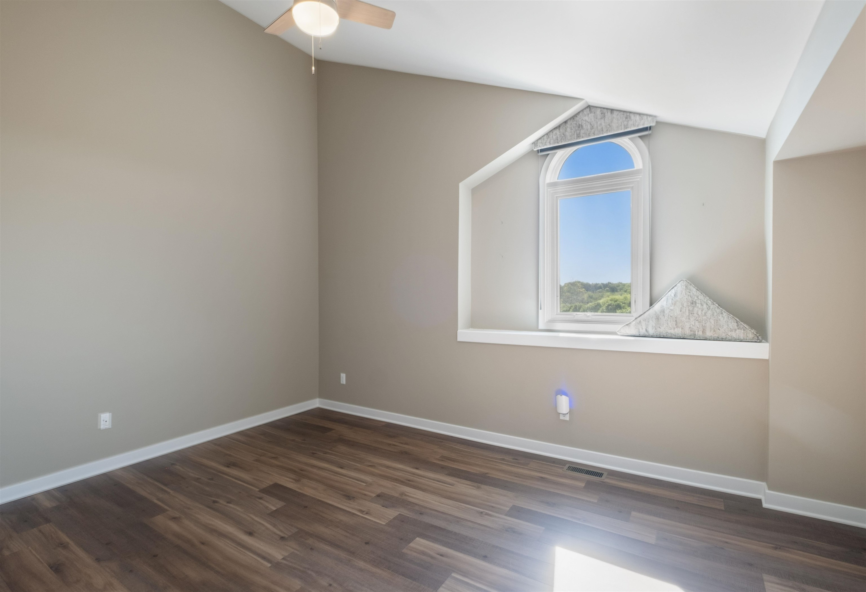 674 Summit Ridge Drive, Milford, MI 48381 — Photo 13