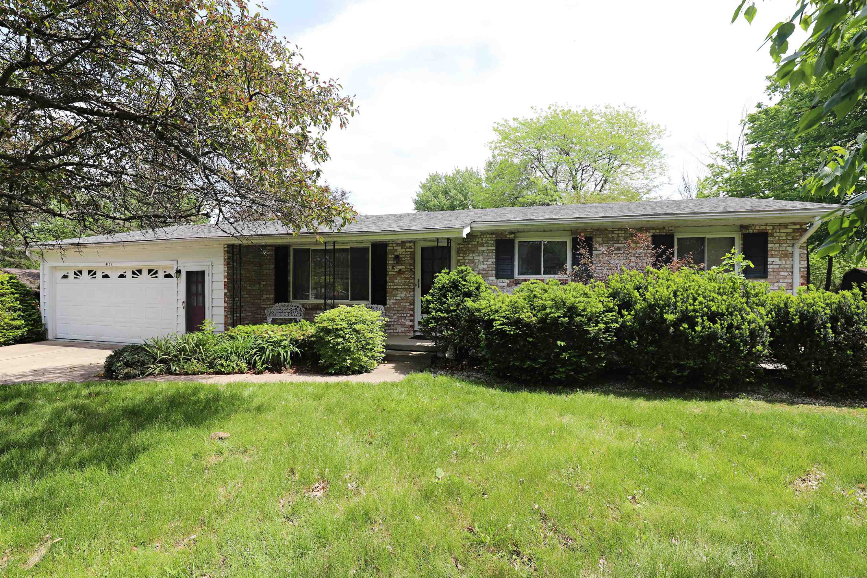 3306 Woodvalley Drive, Flushing, MI 48433