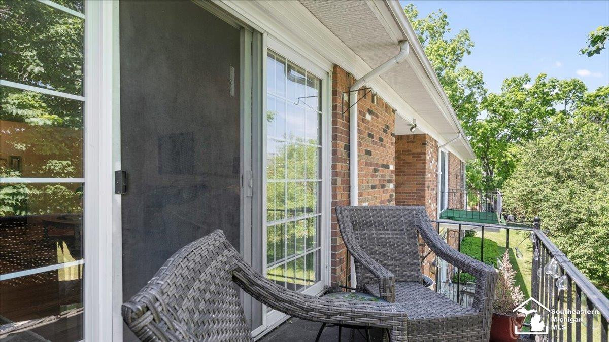 490 Fox Hills Drive, 8, Bloomfield Hills, MI 48304 — Photo 17