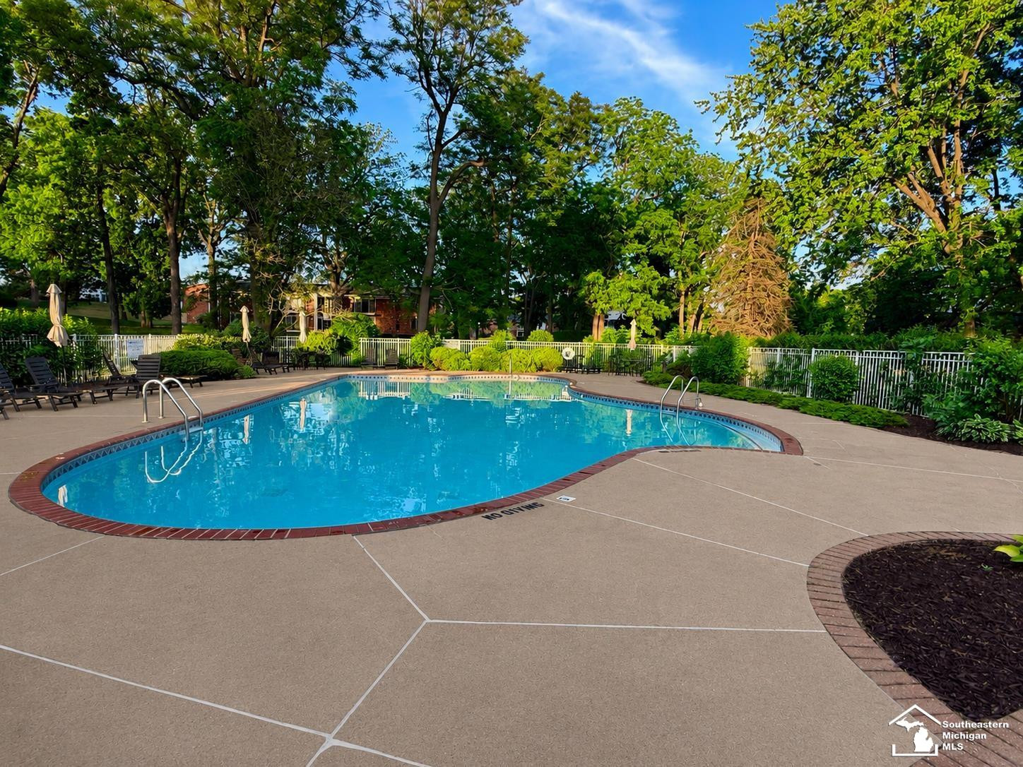 490 Fox Hills Drive, 8, Bloomfield Hills, MI 48304 — Photo 20