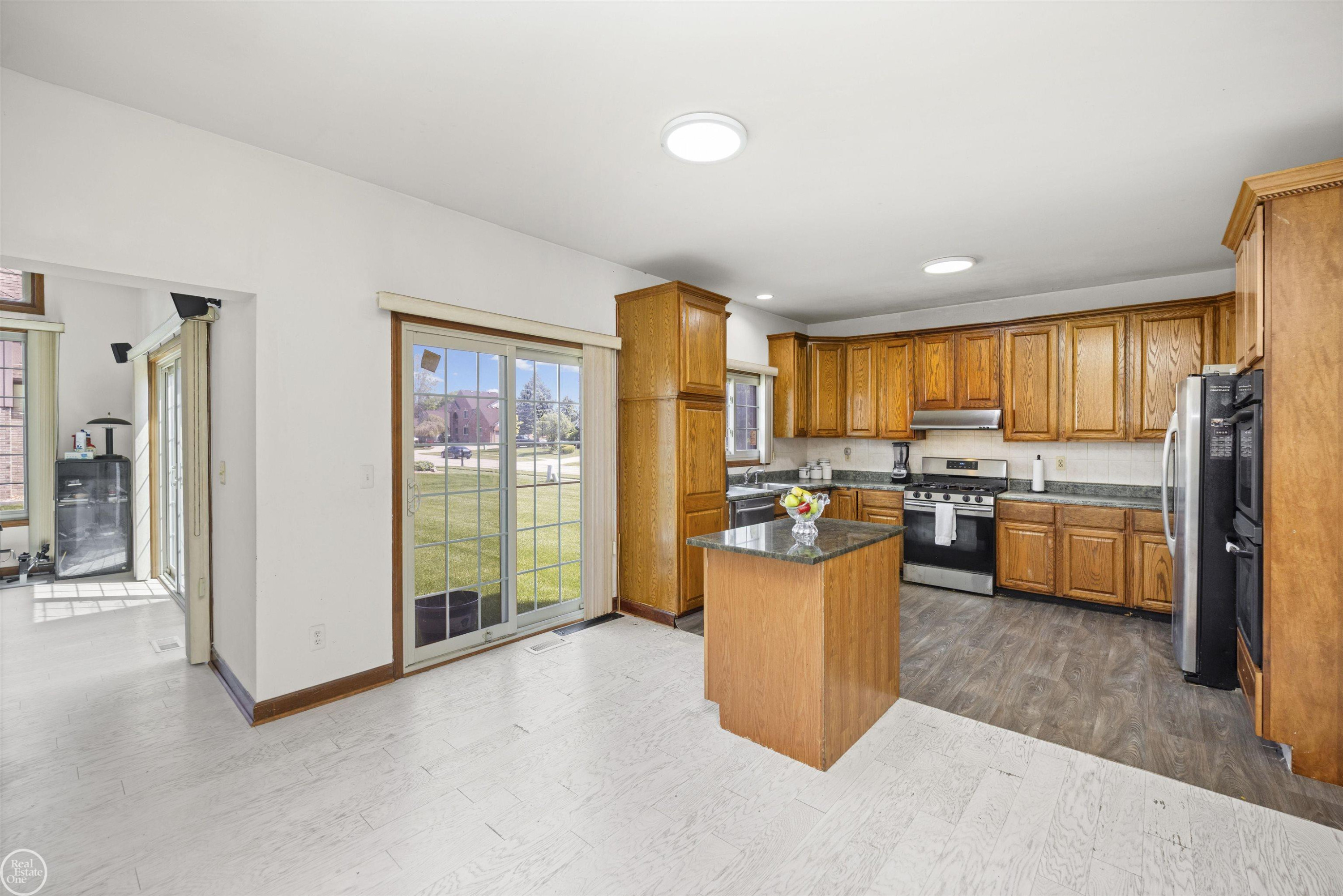 48430 Montelepre Drive, Shelby Twp, MI 48315 — Photo 13